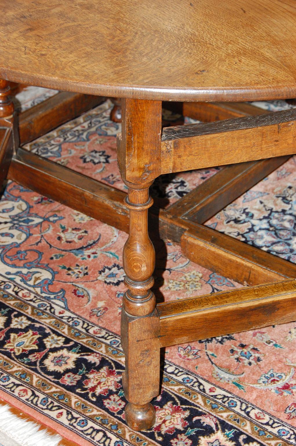 English Early 18th Century Large Oak Dropleaf Double Swing Leg Dining Table For Sale 1