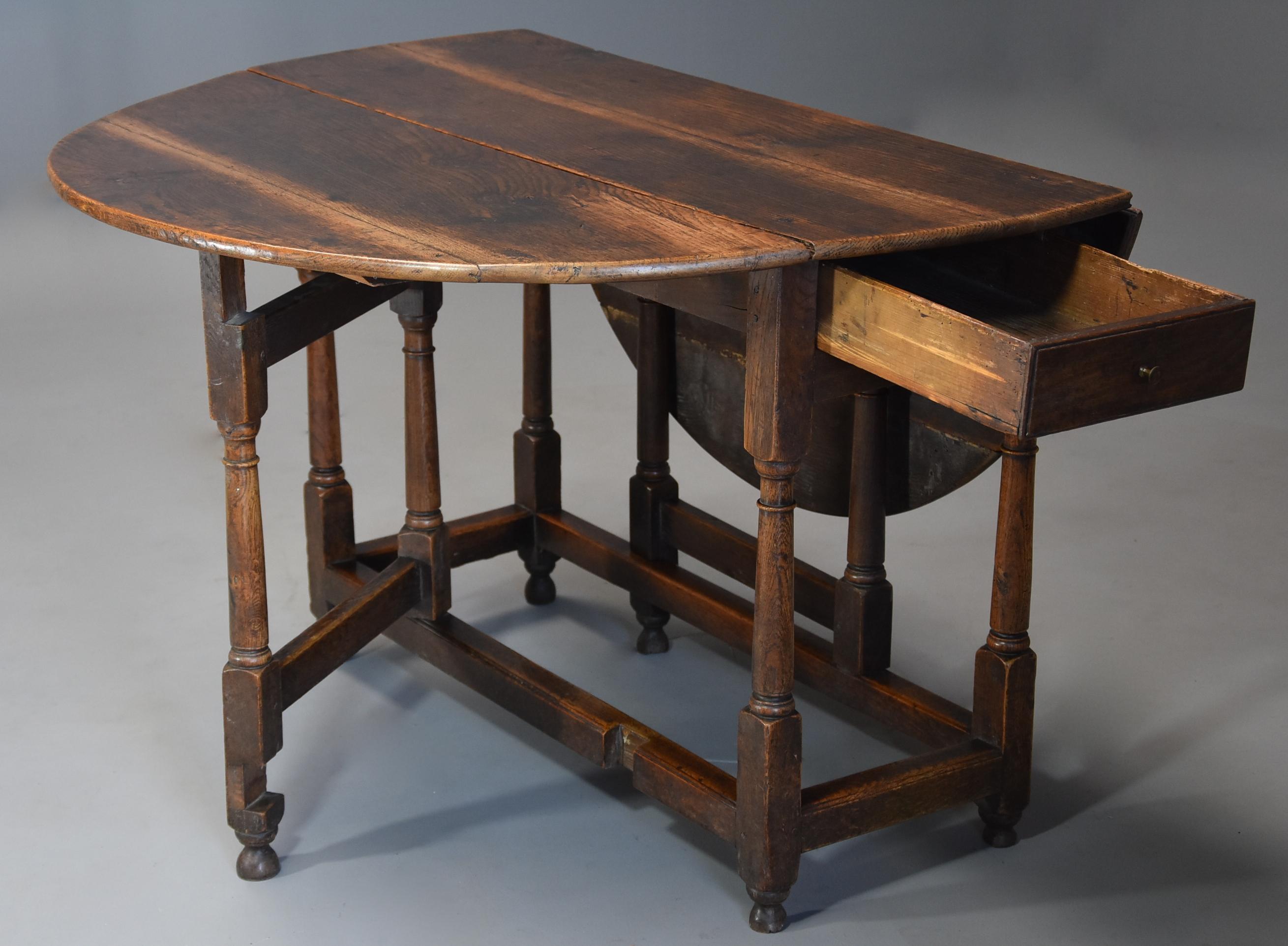 English Early 18th Century Oak Gateleg Table with Superb Original Patina For Sale 2