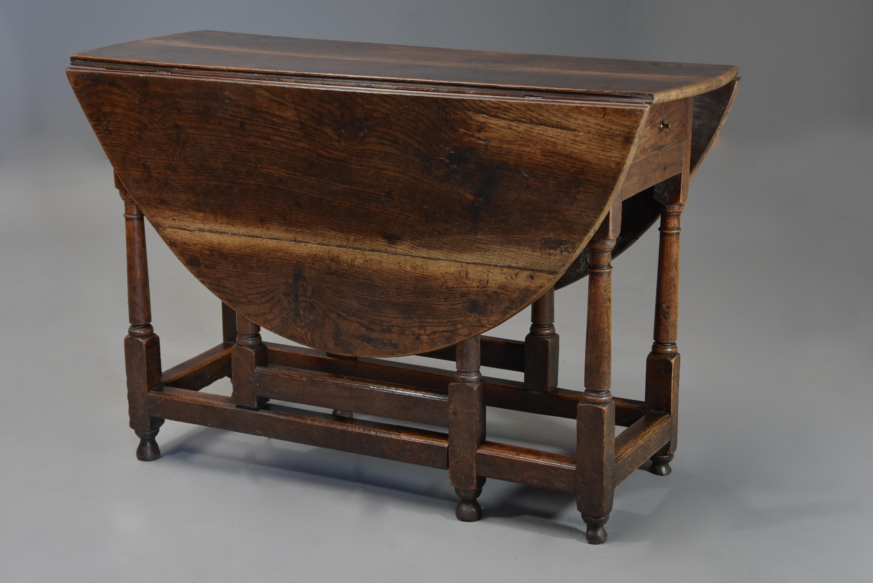 English Early 18th Century Oak Gateleg Table with Superb Original Patina For Sale 5