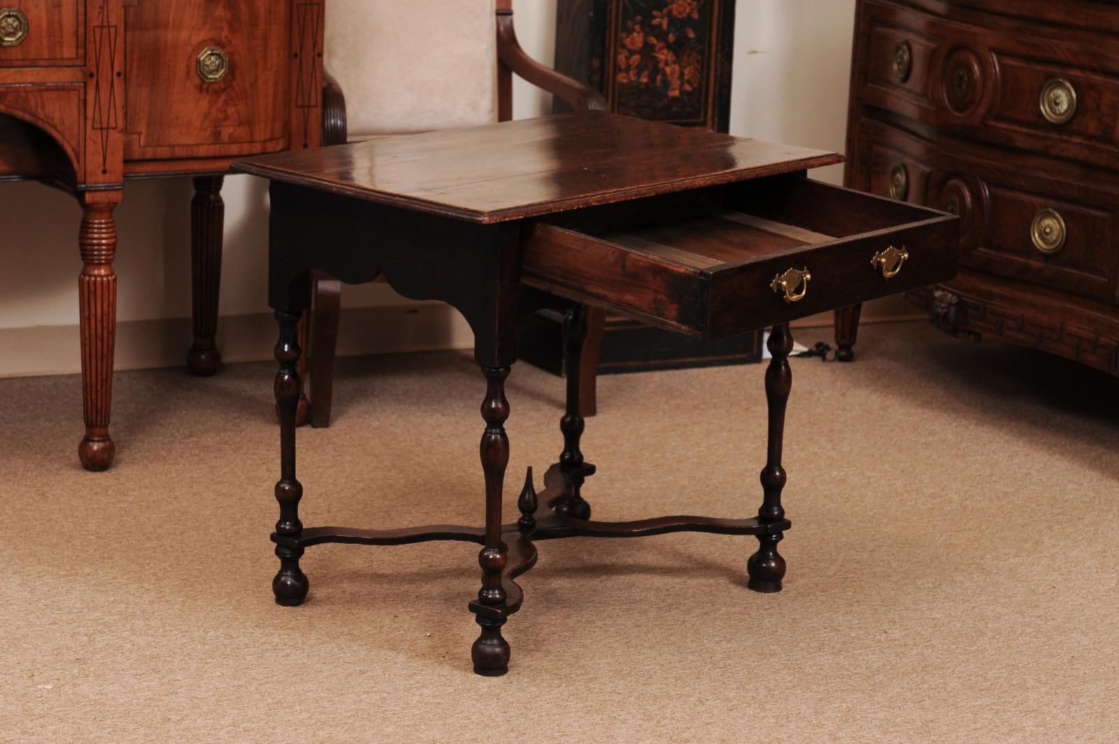 English Early 18th Century Oak Side Table with Drawer In Fair Condition For Sale In Atlanta, GA