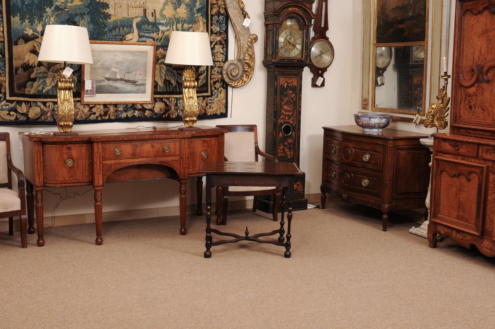 English Early 18th Century Oak Side Table with Drawer For Sale 3