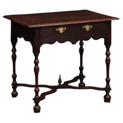 Tavolino in Oak inglese dell'inizio del XVIII secolo con cassetto