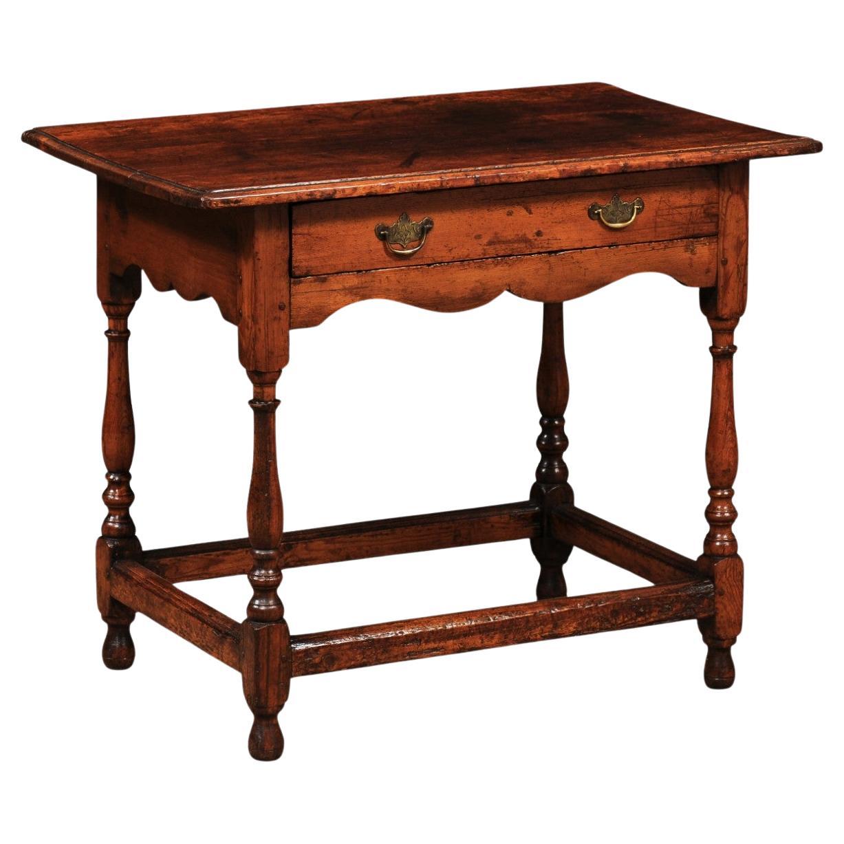 Table d'appoint en pin du début du XVIIIe siècle avec tiroir William & Mary en vente