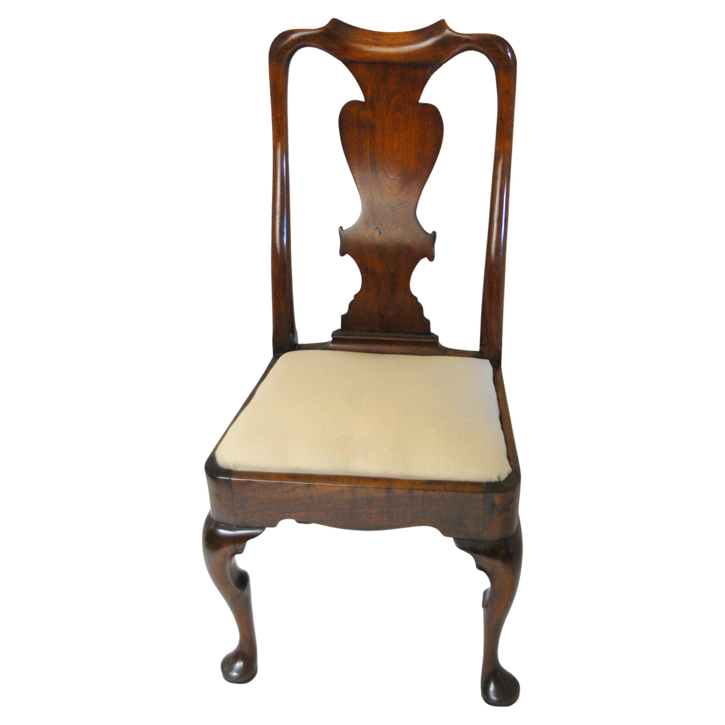 English Early 18th Century Queen Anne Walnut Side Chair with Cabriole Legs
