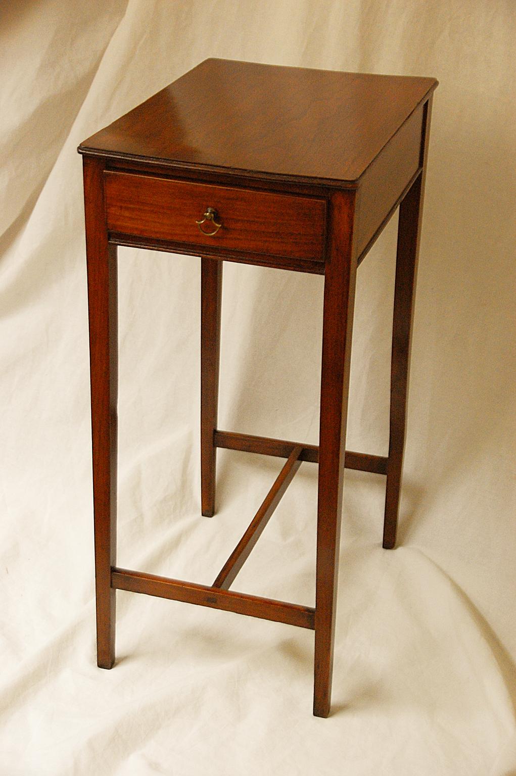 English early 19th century cedar one-drawer side table with tapered legs, H-stretcher, molded edge top. This lovely small simple table is finished on all sides and can free stand easily in any space, circa 1825.