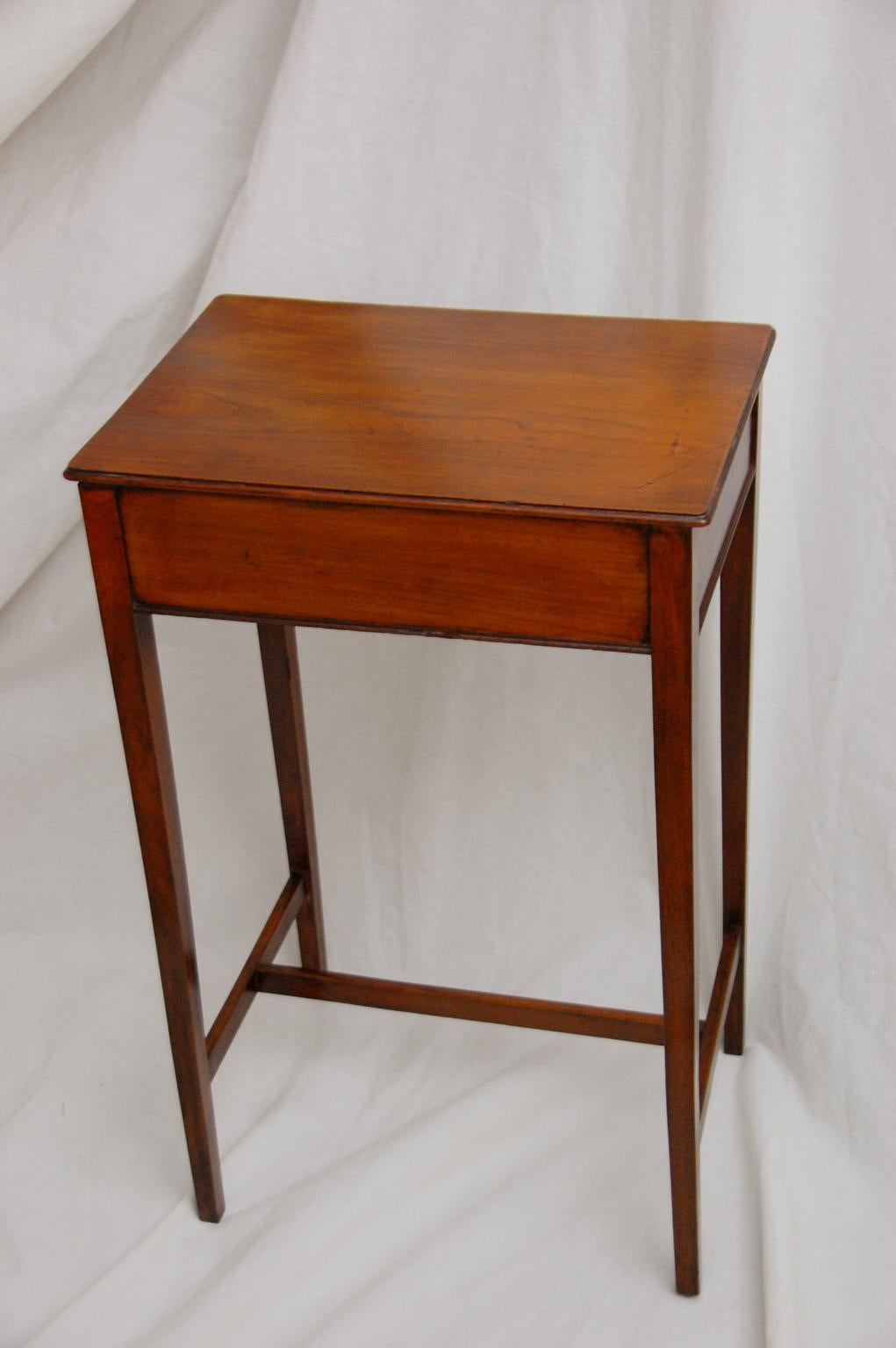 Regency English Early 19th Century Cedar One-Drawer Side Table