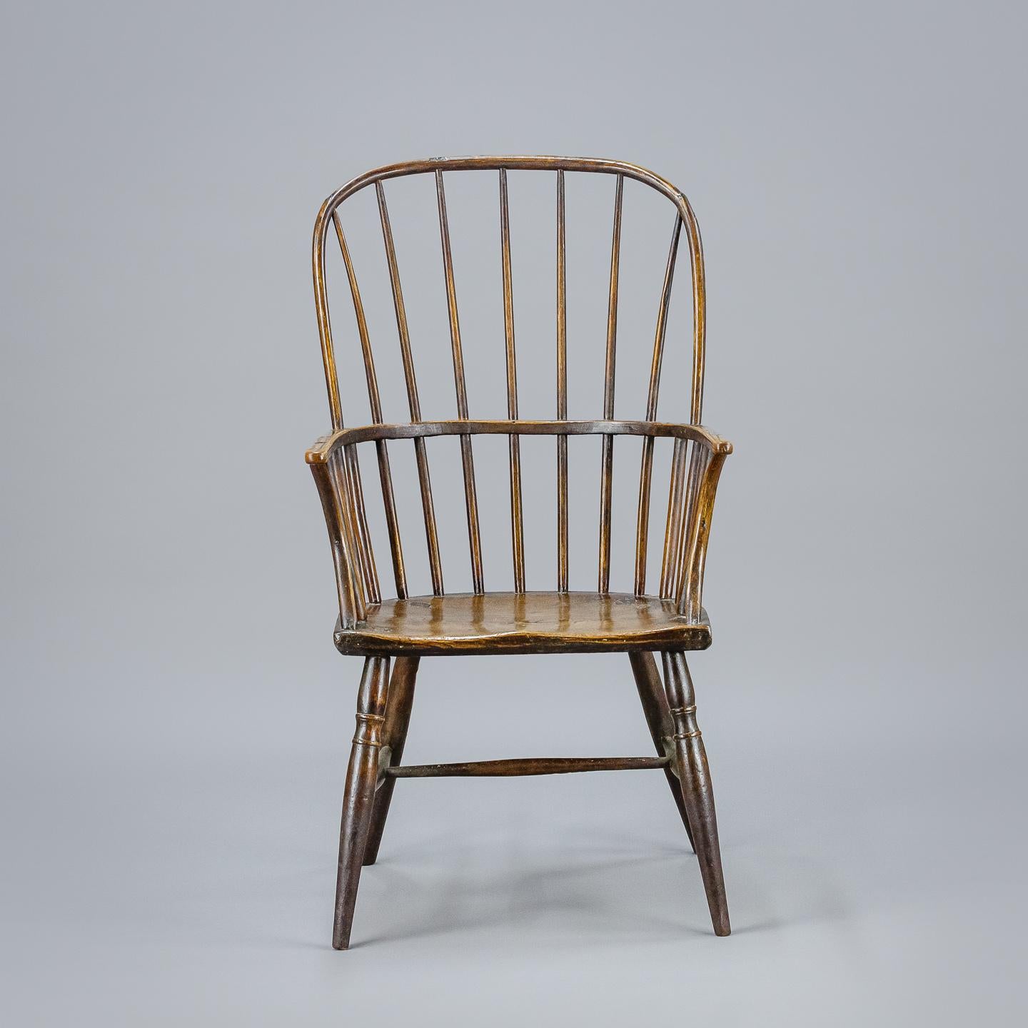 Country Hoop back Windsor chair. Great Form. England, Circa 1820. Measures: Seat height 42cm.