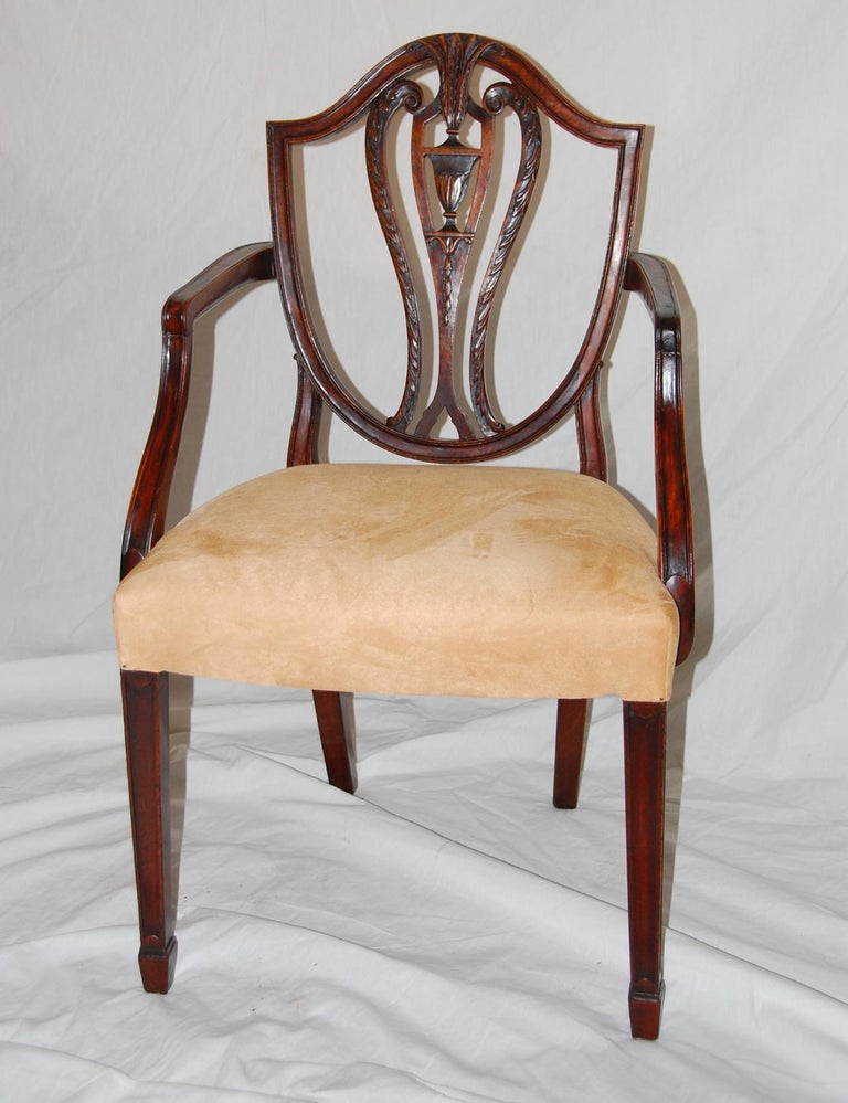 Mahogany English Early 19th Century Hepplewhite Shieldback Dining Chairs, Set of Eight For Sale