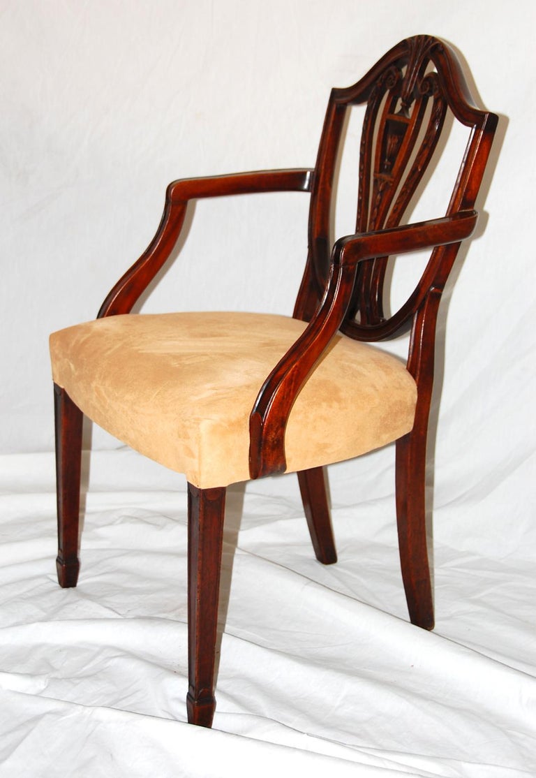 English Early 19th Century Hepplewhite Shieldback Dining Chairs, Set of Eight For Sale 2