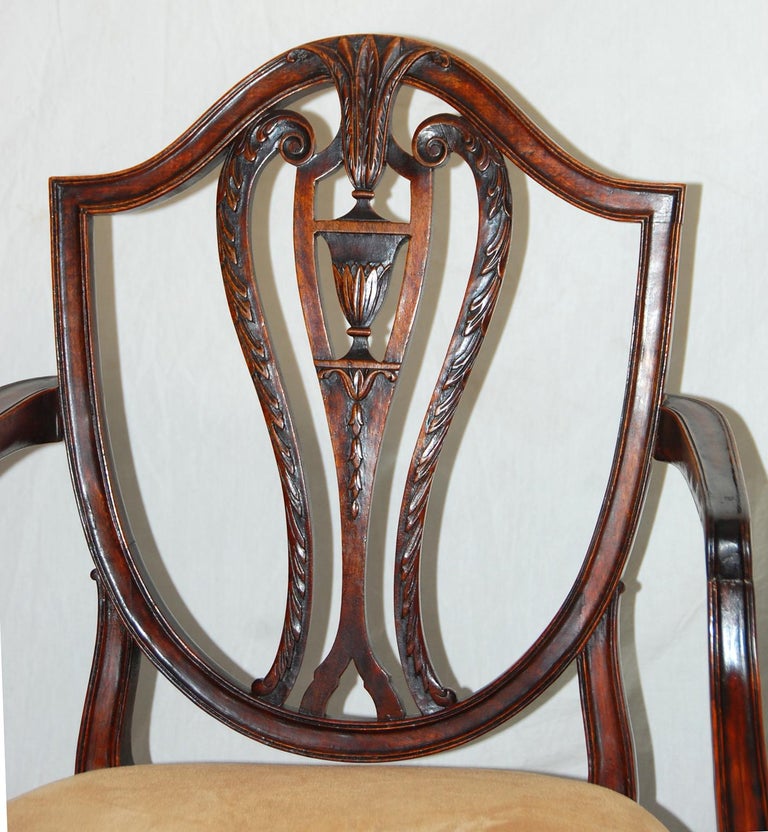 English Early 19th Century Hepplewhite Shieldback Dining Chairs, Set of Eight For Sale 3