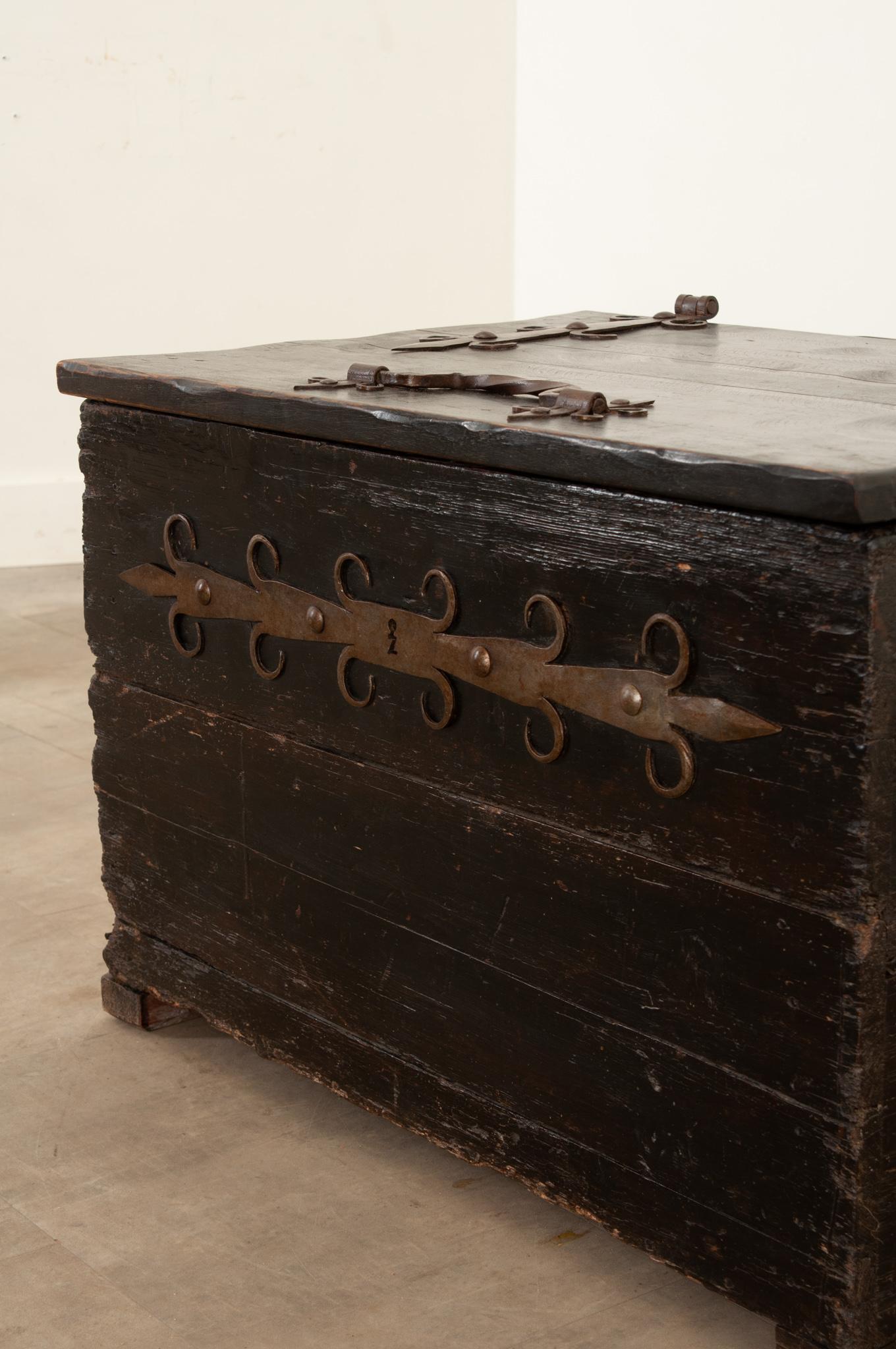English Early 19th Century Iron Bound Coffer For Sale 5