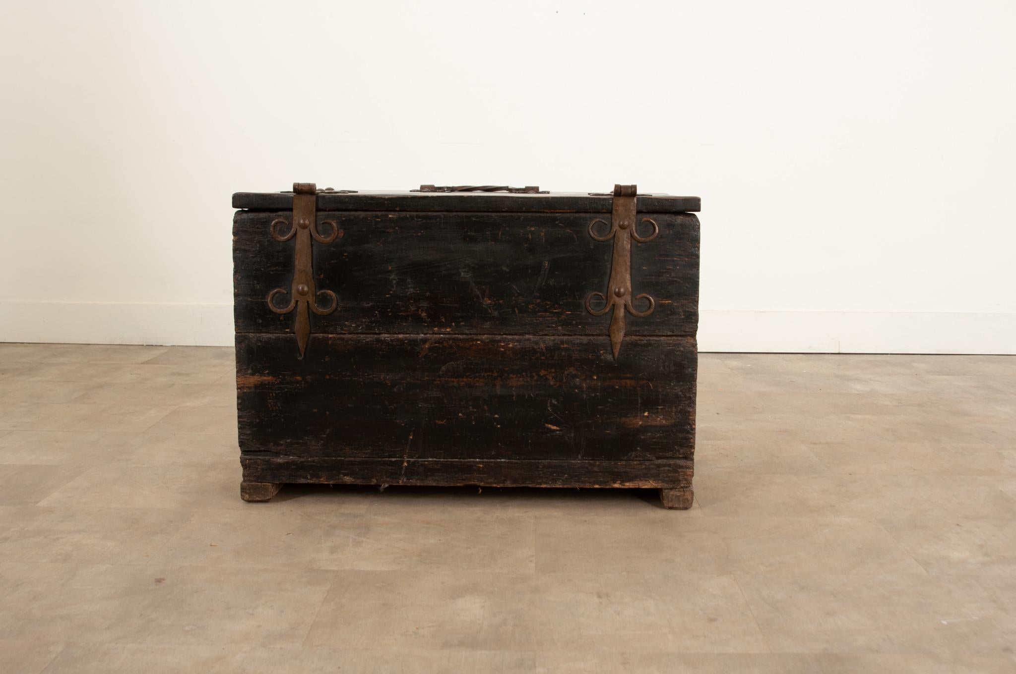 English Early 19th Century Iron Bound Coffer For Sale 7