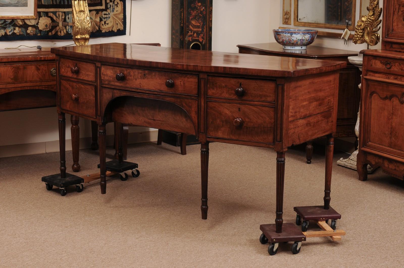 English Early 19th Century Mahogany Bow Front Sideboard with Reeded Legs For Sale 9