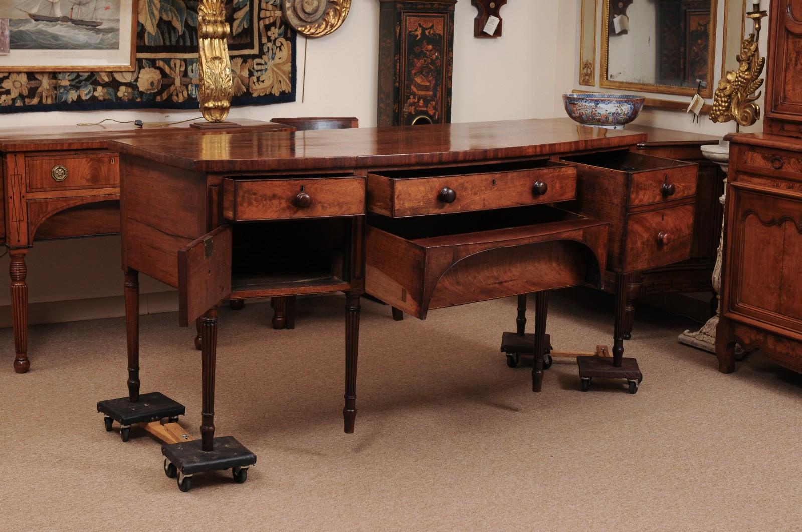 English Early 19th Century Mahogany Bow Front Sideboard with Reeded Legs For Sale 2