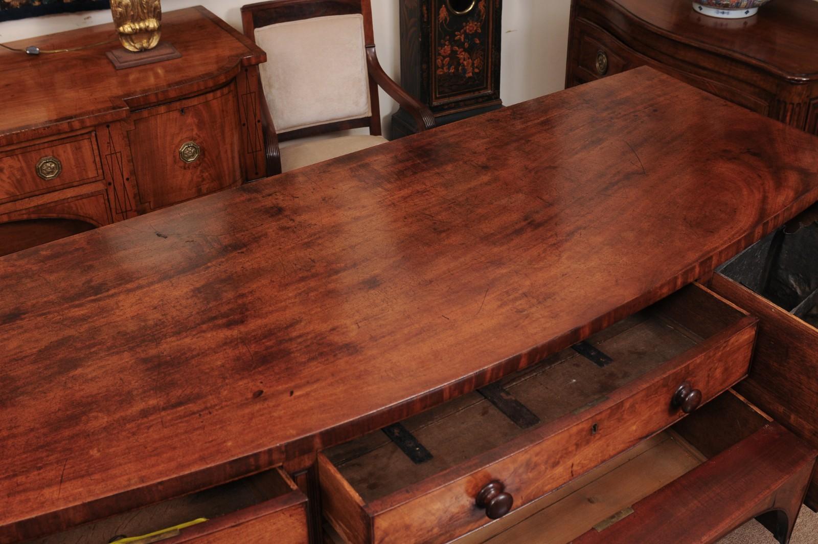 English Early 19th Century Mahogany Bow Front Sideboard with Reeded Legs For Sale 3
