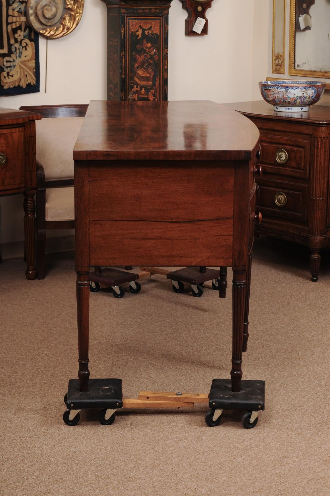 English Early 19th Century Mahogany Bow Front Sideboard with Reeded Legs For Sale 5