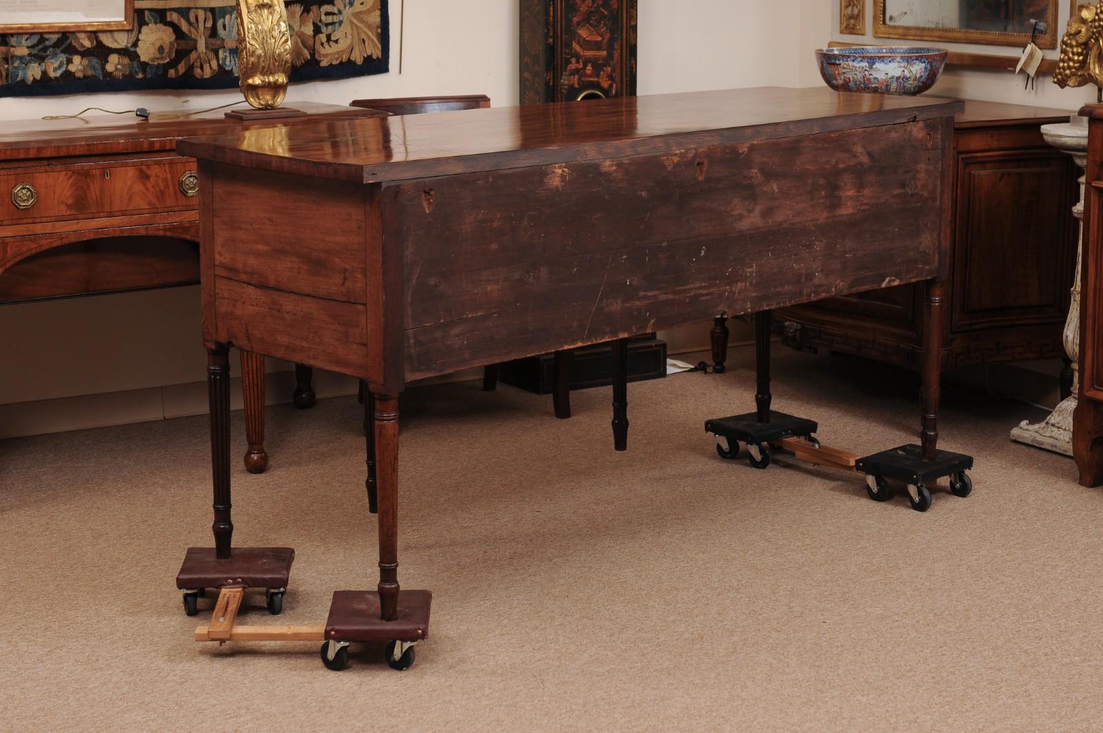 English Early 19th Century Mahogany Bow Front Sideboard with Reeded Legs For Sale 7
