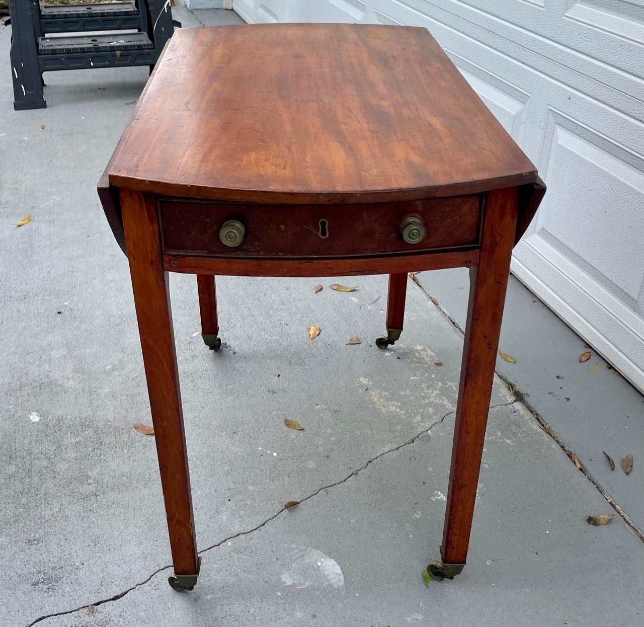 English Early 19th Century Mahogany Pembroke Table In Good Condition For Sale In Vero Beach, FL