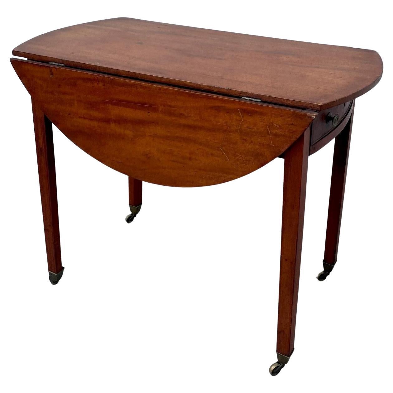 English Early 19th Century Mahogany Pembroke Table For Sale