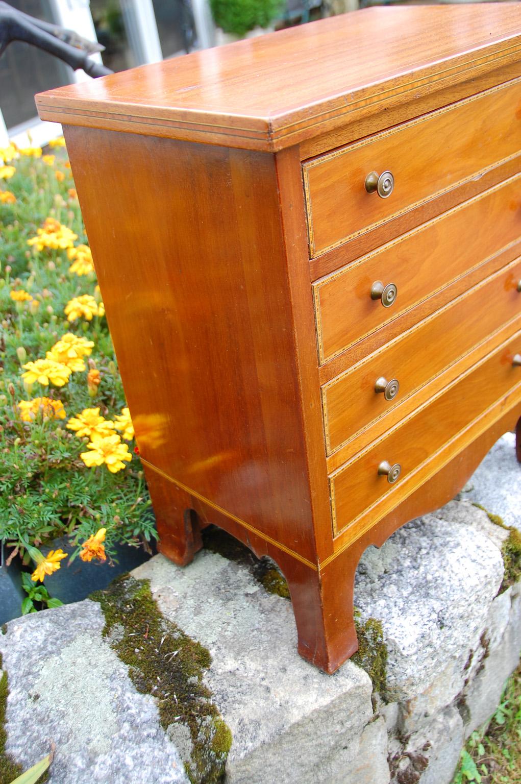 English Early 19th Century Mahogany & Satinwood Child's Chest of Inlaid Drawers  In Good Condition For Sale In Wells, ME