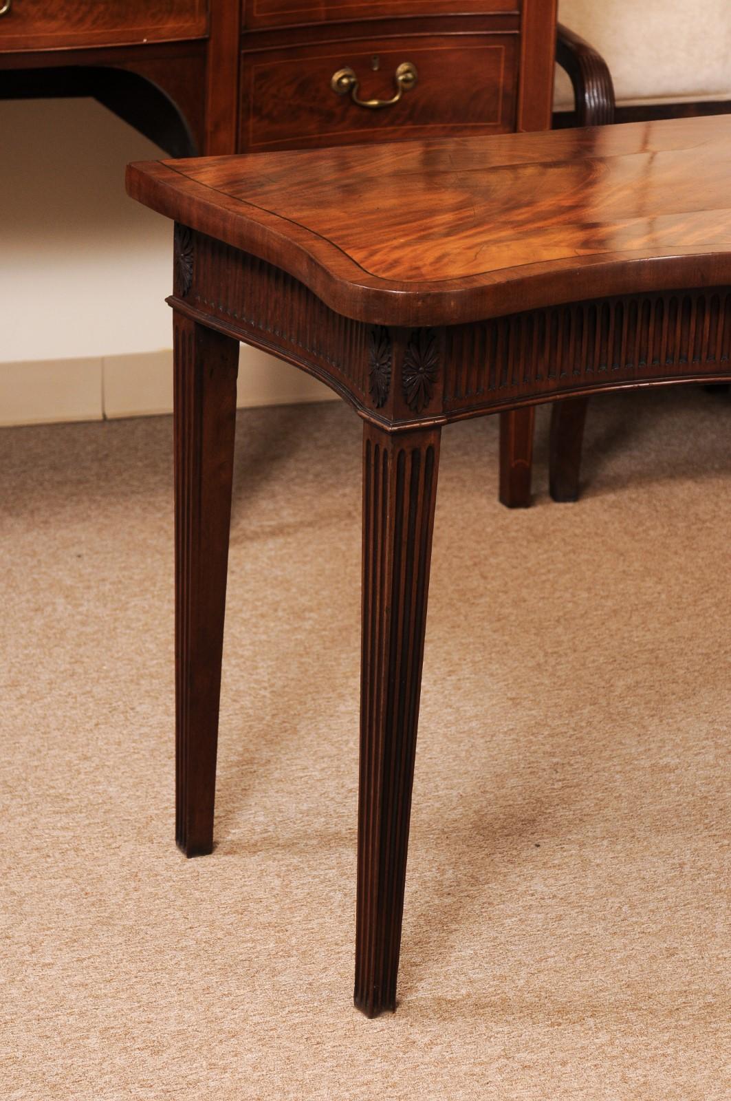 English Early 19th Century Manogany Serpentine Server In Fair Condition For Sale In Atlanta, GA