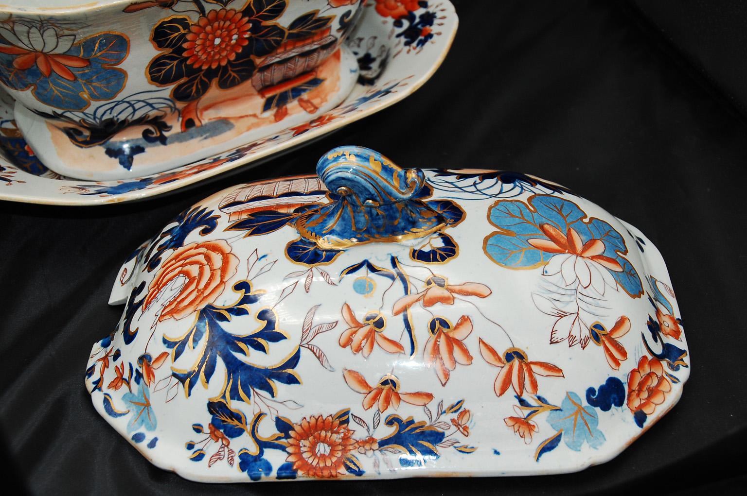 Hand-Painted English Early 19th Century Mason's Ironstone Soup Tureen, Lid and Underliner