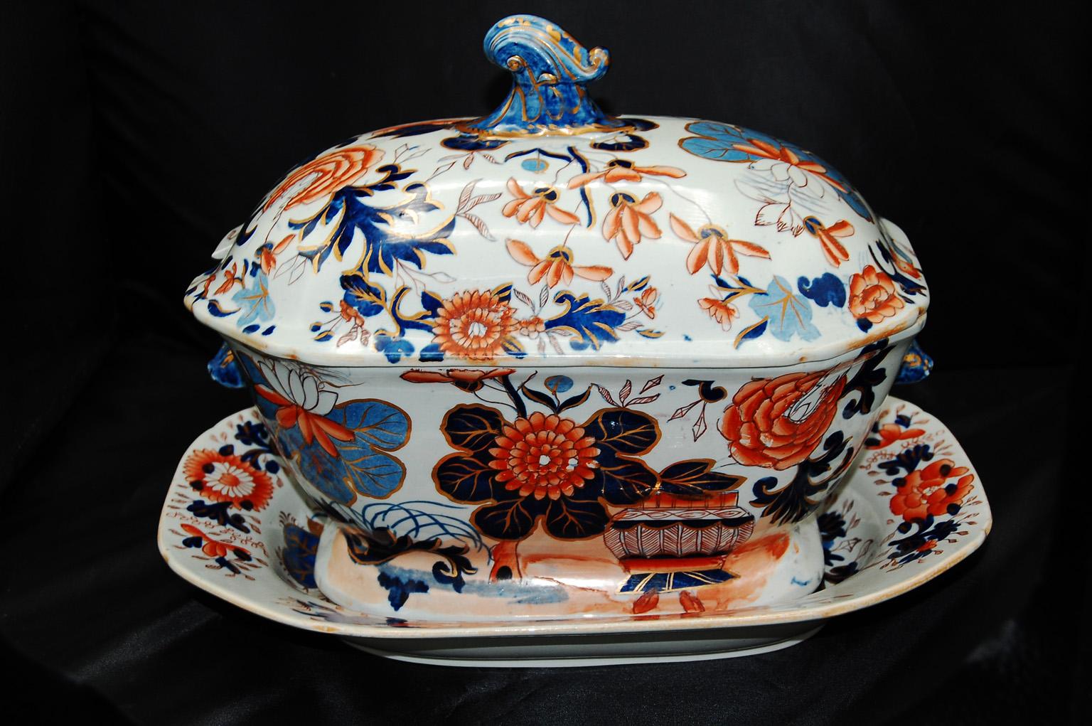 English Early 19th Century Mason's Ironstone Soup Tureen, Lid and Underliner 3