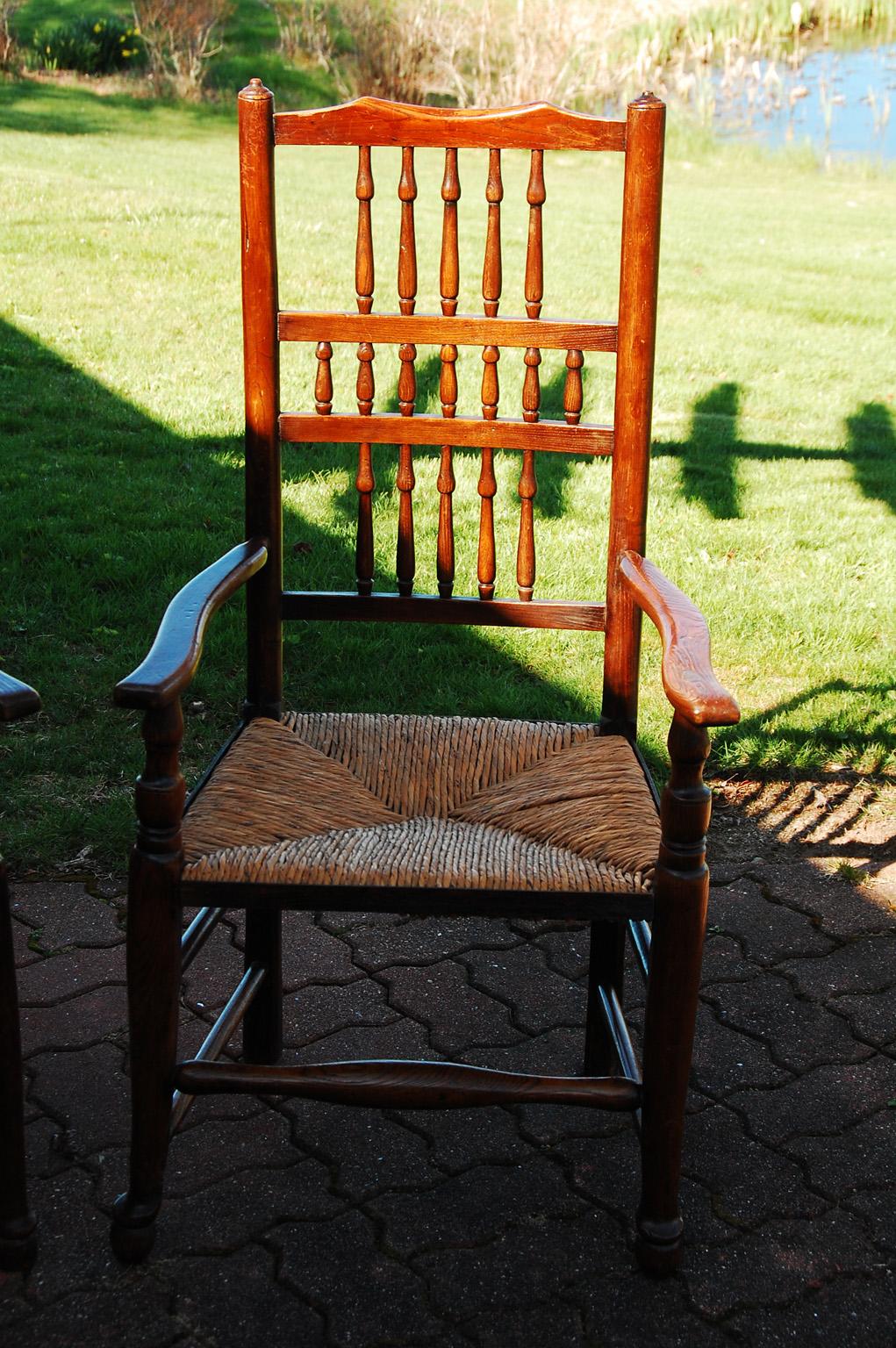 English Early 19th Century Matched Pair of Spindleback Armchairs in Elm In Good Condition For Sale In Wells, ME