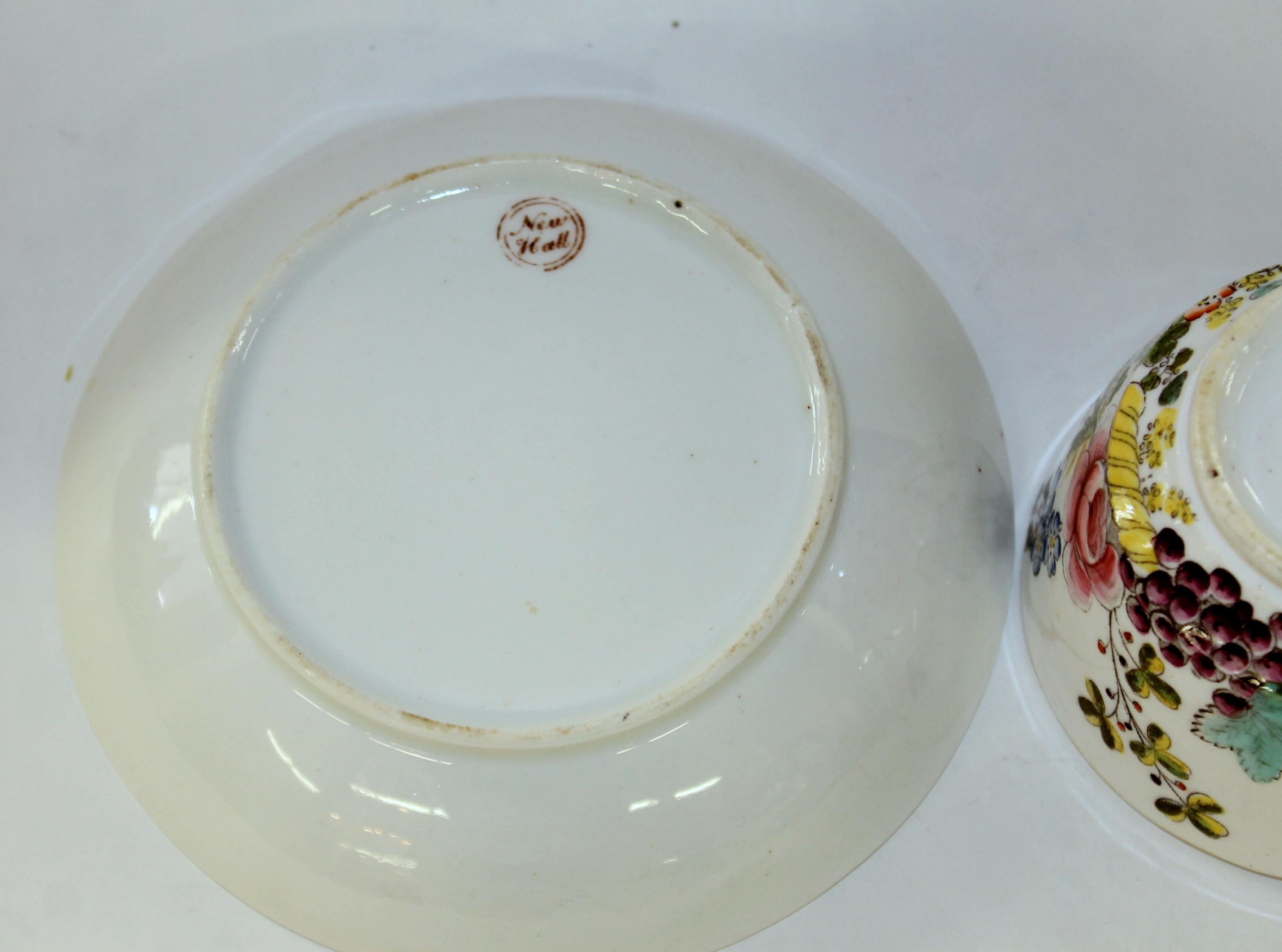 English Early 19th Century New Hall Porcelain Floral Decor Cup and Saucer For Sale 5