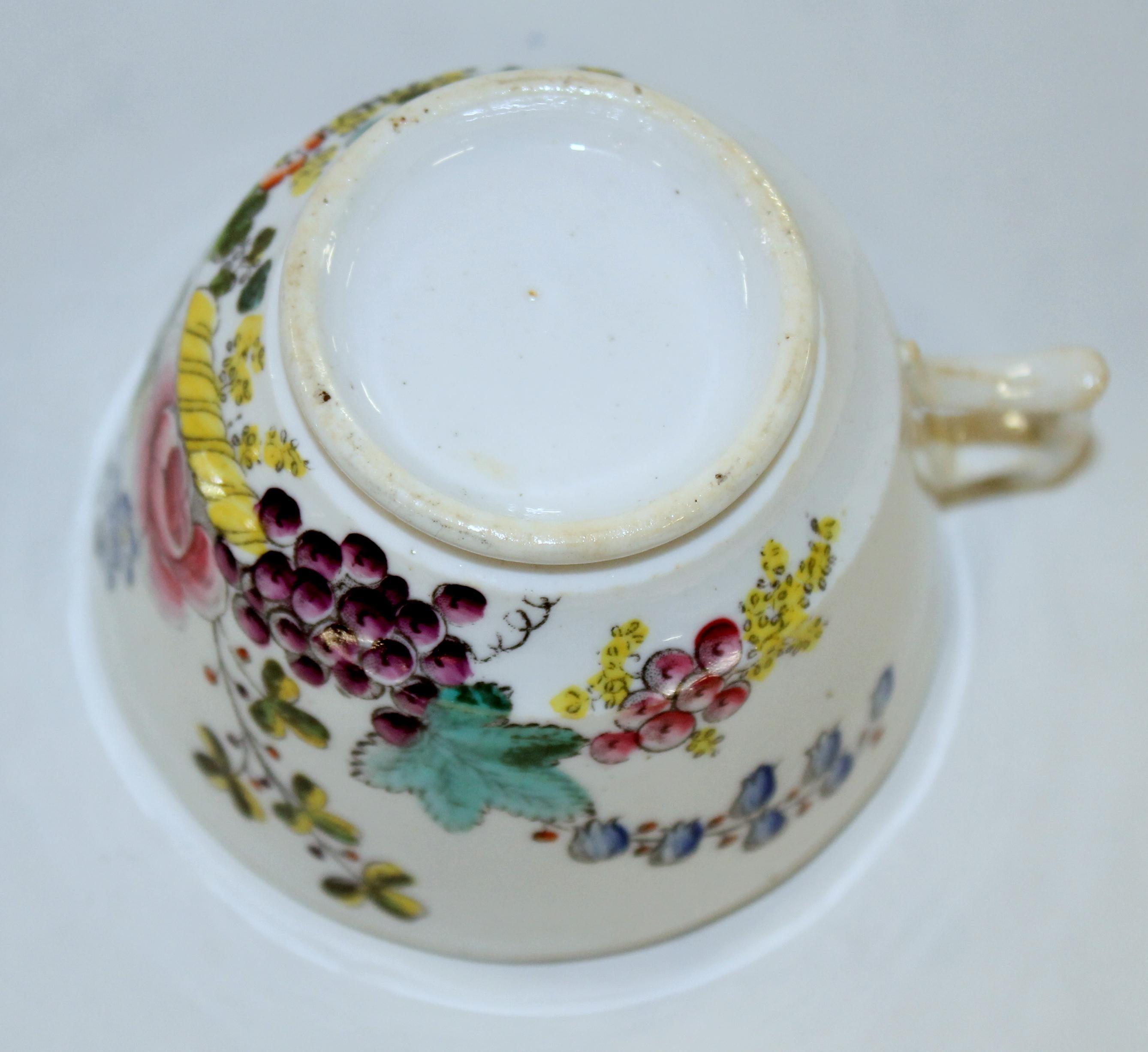 English Early 19th Century New Hall Porcelain Floral Decor Cup and Saucer For Sale 6