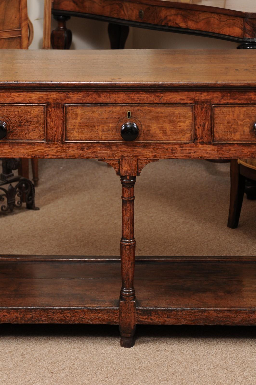 English Early 19th Century Oak Dresser Base In Good Condition In Atlanta, GA