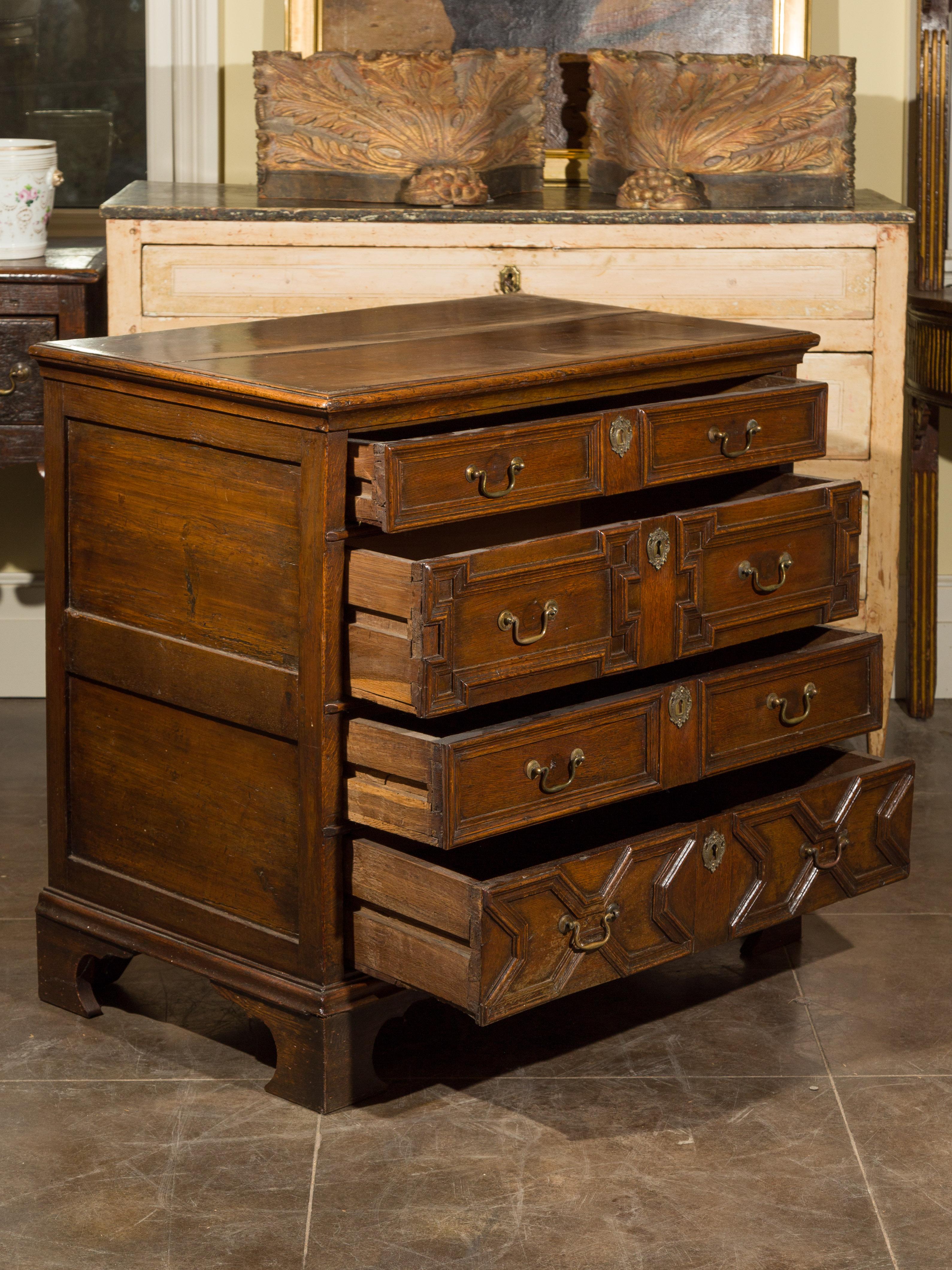 English Early 19th Century Oak Geometric Front Four-Drawer Chest on Bracket Feet For Sale 5