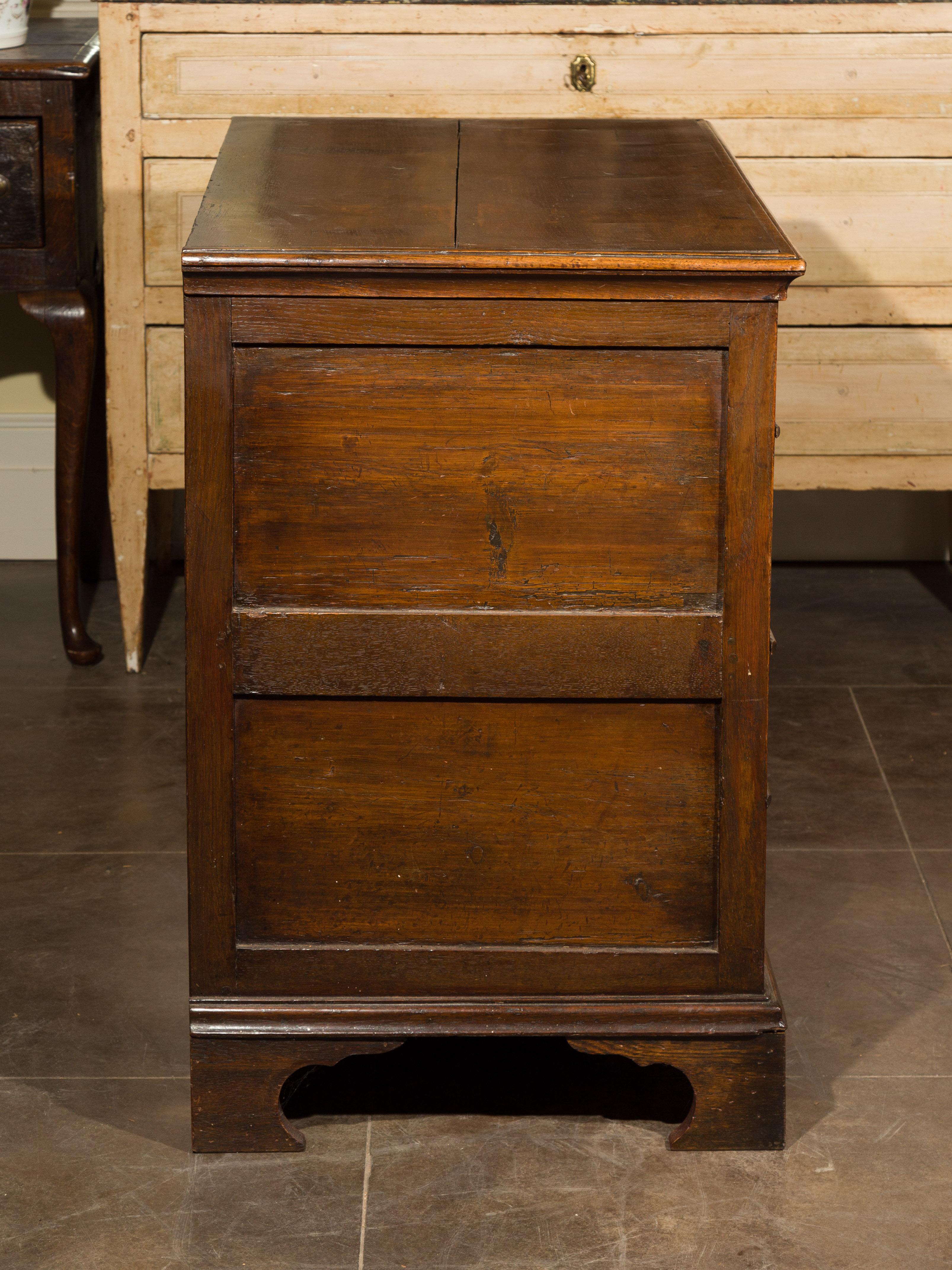 English Early 19th Century Oak Geometric Front Four-Drawer Chest on Bracket Feet For Sale 7