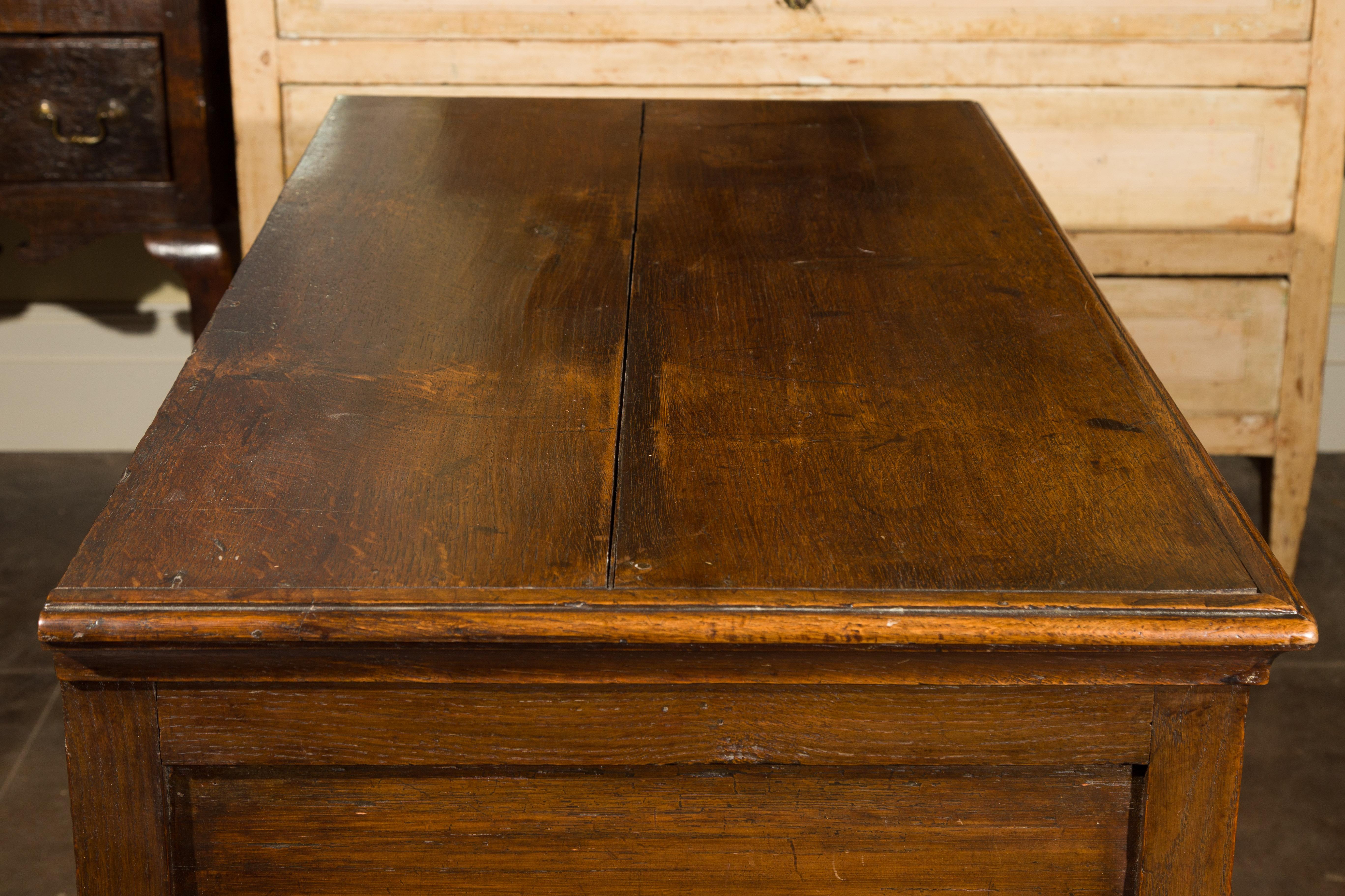 English Early 19th Century Oak Geometric Front Four-Drawer Chest on Bracket Feet For Sale 8