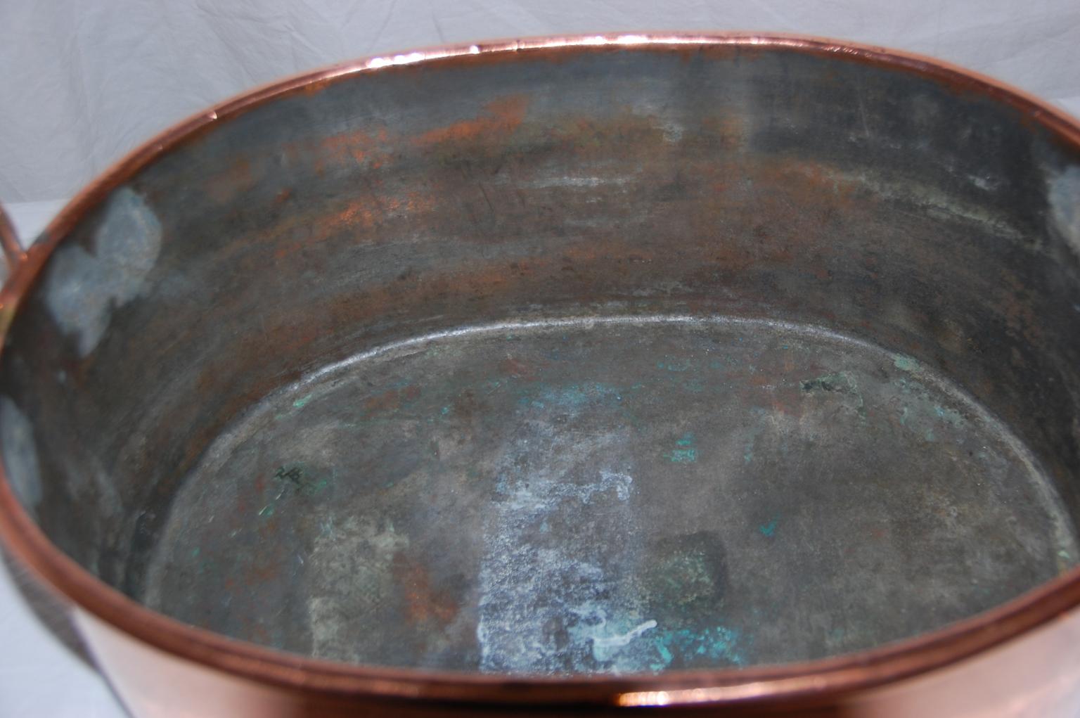 Country English Early 19th Century Oval Copper Roasting Pan or Cauldron with Lid