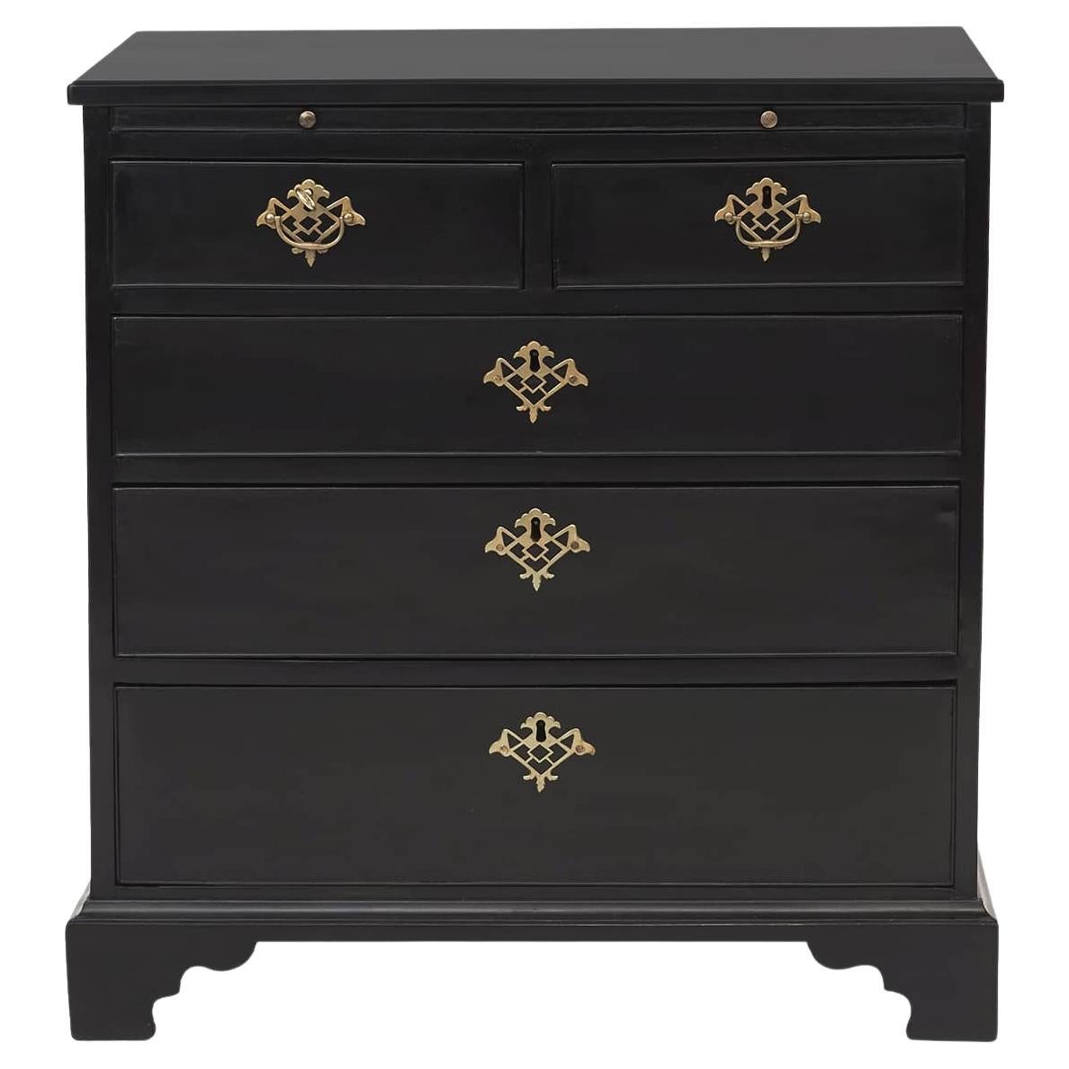 Commode anglaise de style Régence du début du XIXe siècle en vente