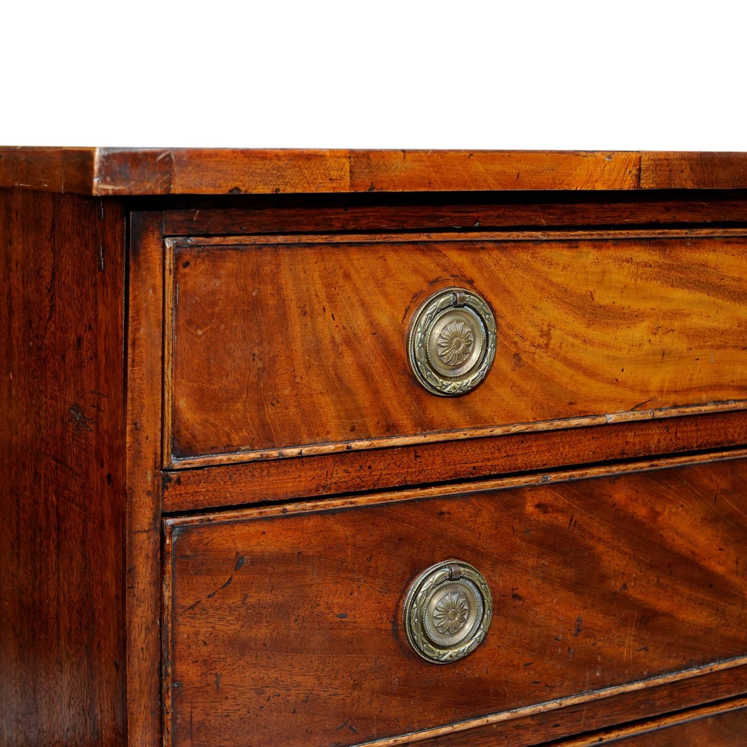 Polished English Early 19th Century Regency Mahogany Chest of Drawers, circa 1810 For Sale