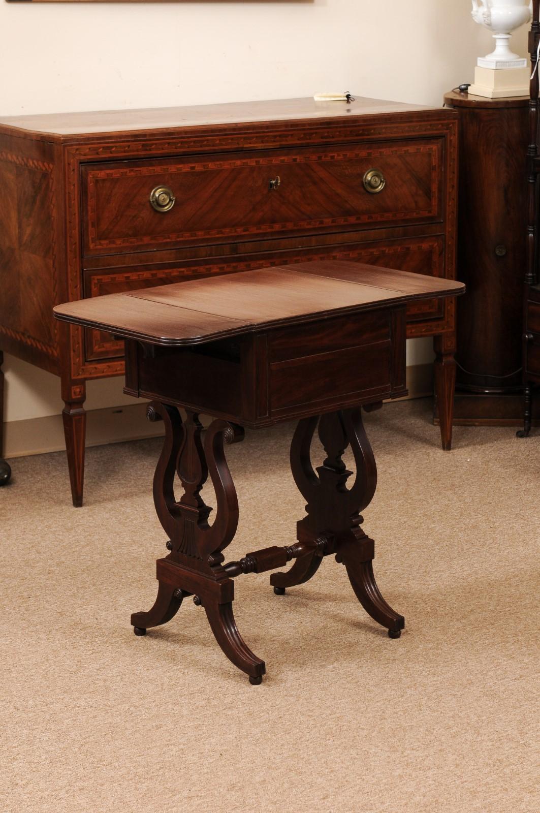 English Early 19th Century Regency Mahogany Drop Leaf Sewing Side Table  For Sale 8