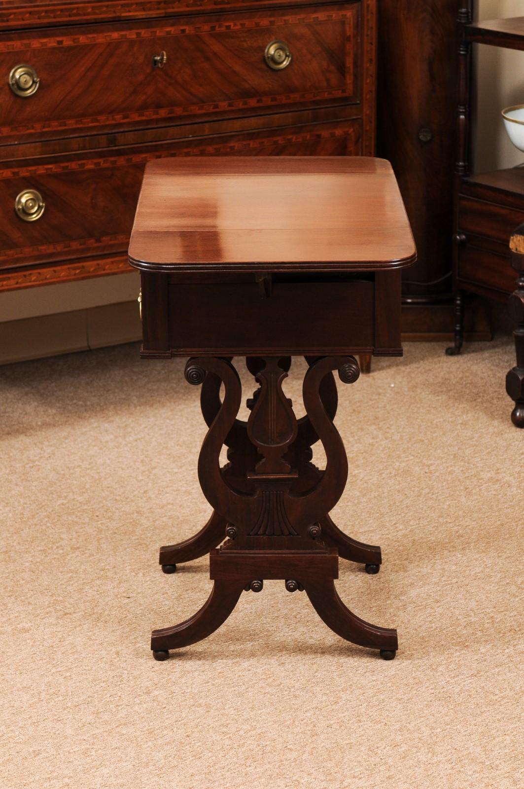 English Early 19th Century Regency Mahogany Drop Leaf Sewing Side Table  For Sale 9