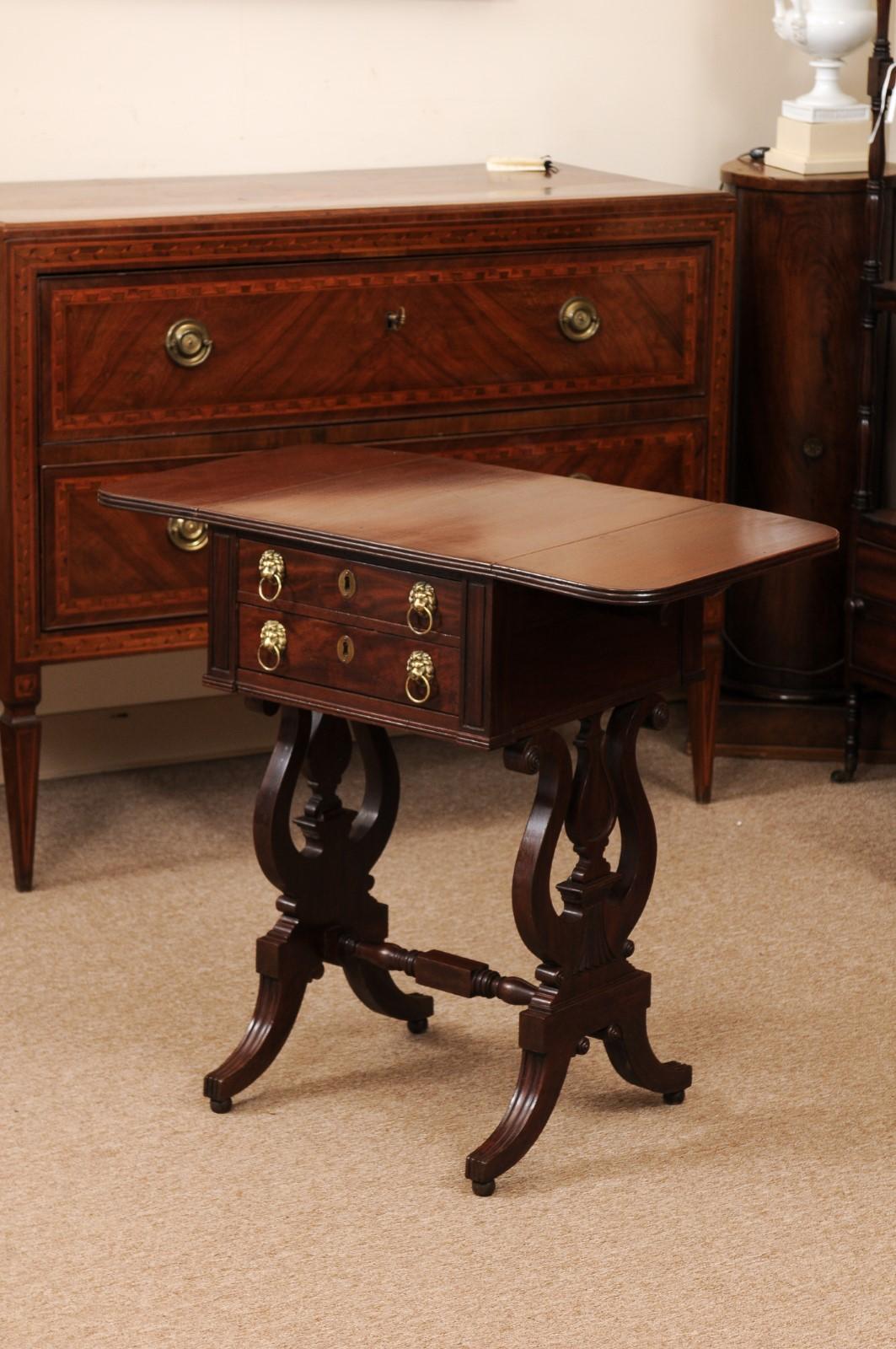 English Early 19th Century Regency Mahogany Drop Leaf Sewing Side Table  For Sale 10