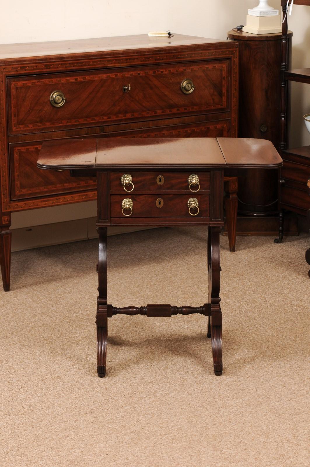 English Early 19th Century Regency Mahogany Drop Leaf Sewing Side Table  For Sale 11