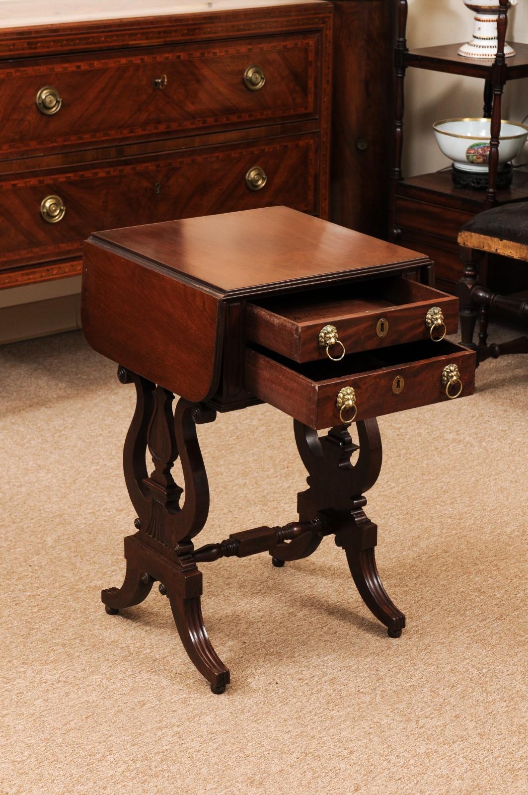 English Early 19th Century Regency Mahogany Drop Leaf Sewing Side Table  For Sale 1