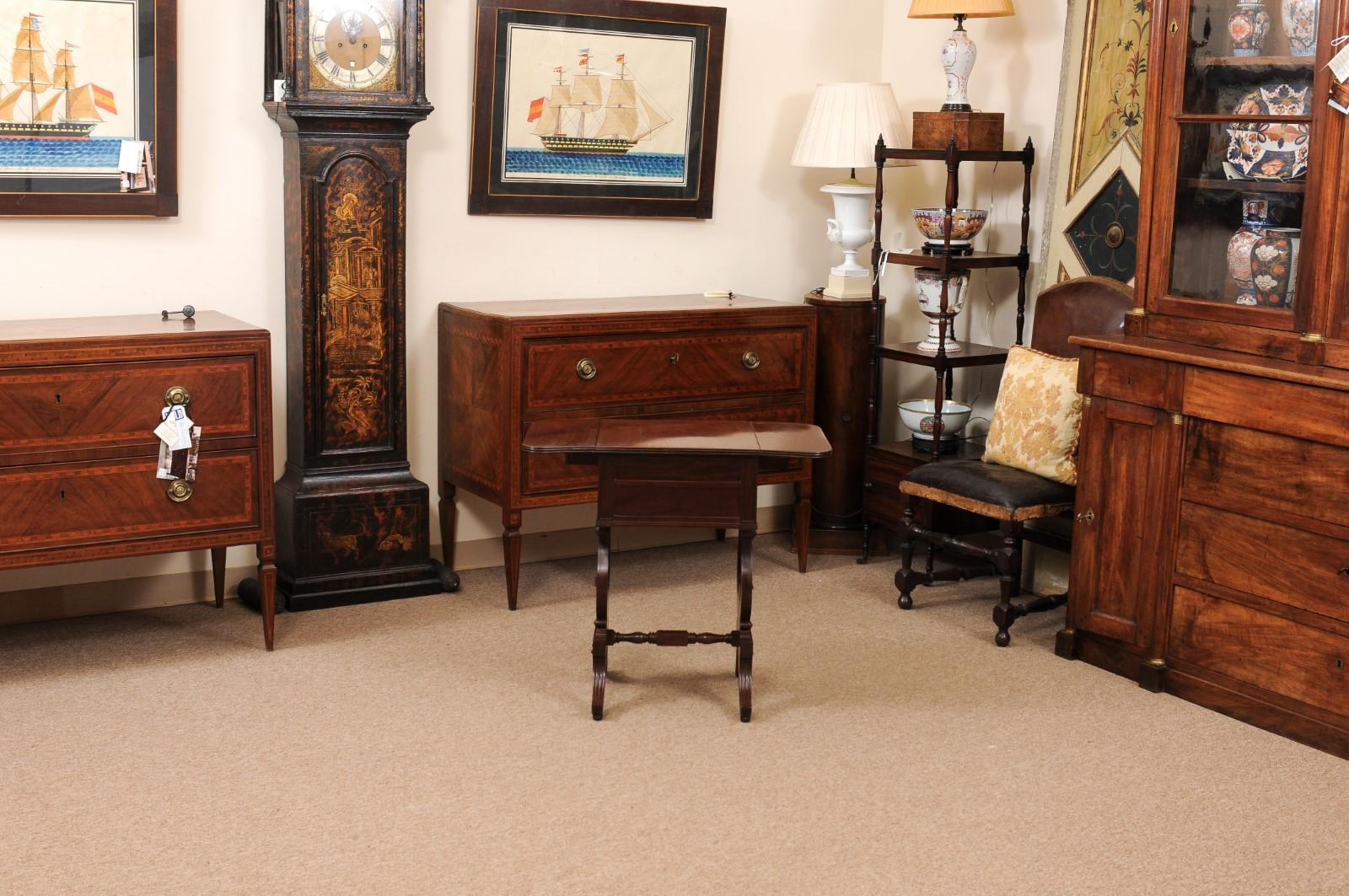 English Early 19th Century Regency Mahogany Drop Leaf Sewing Side Table  For Sale 6