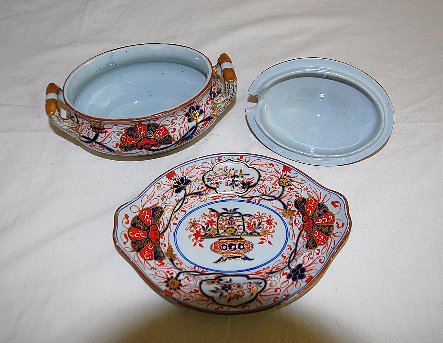 English Early 19th Century Spode Ironstone Sauce Tureen and Underliner 2