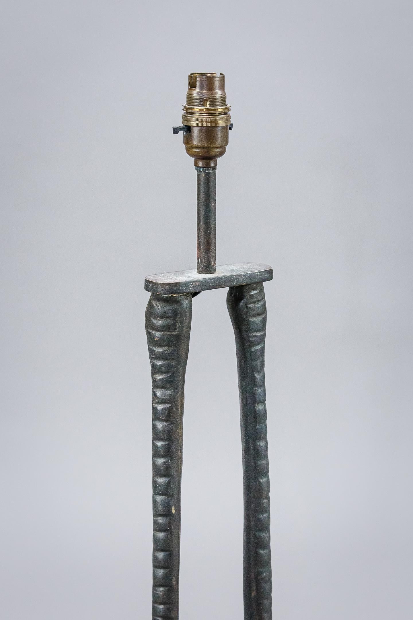 English Early 20th Century Bronze Stork Feet Lamp 5