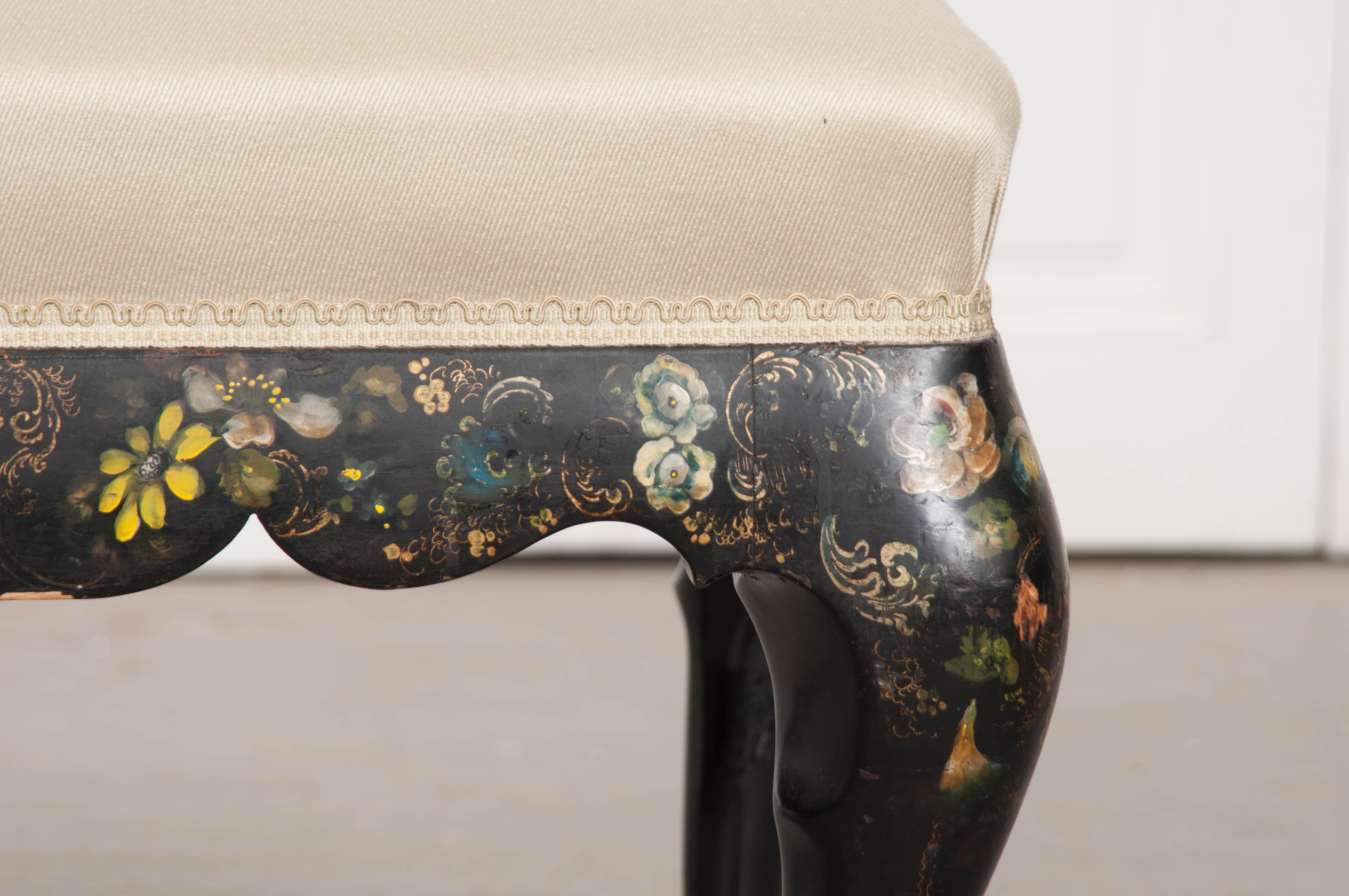 Early-20th Century English Chinoiserie Hand-Painted and Cabriole Leg Stool In Good Condition For Sale In Baton Rouge, LA