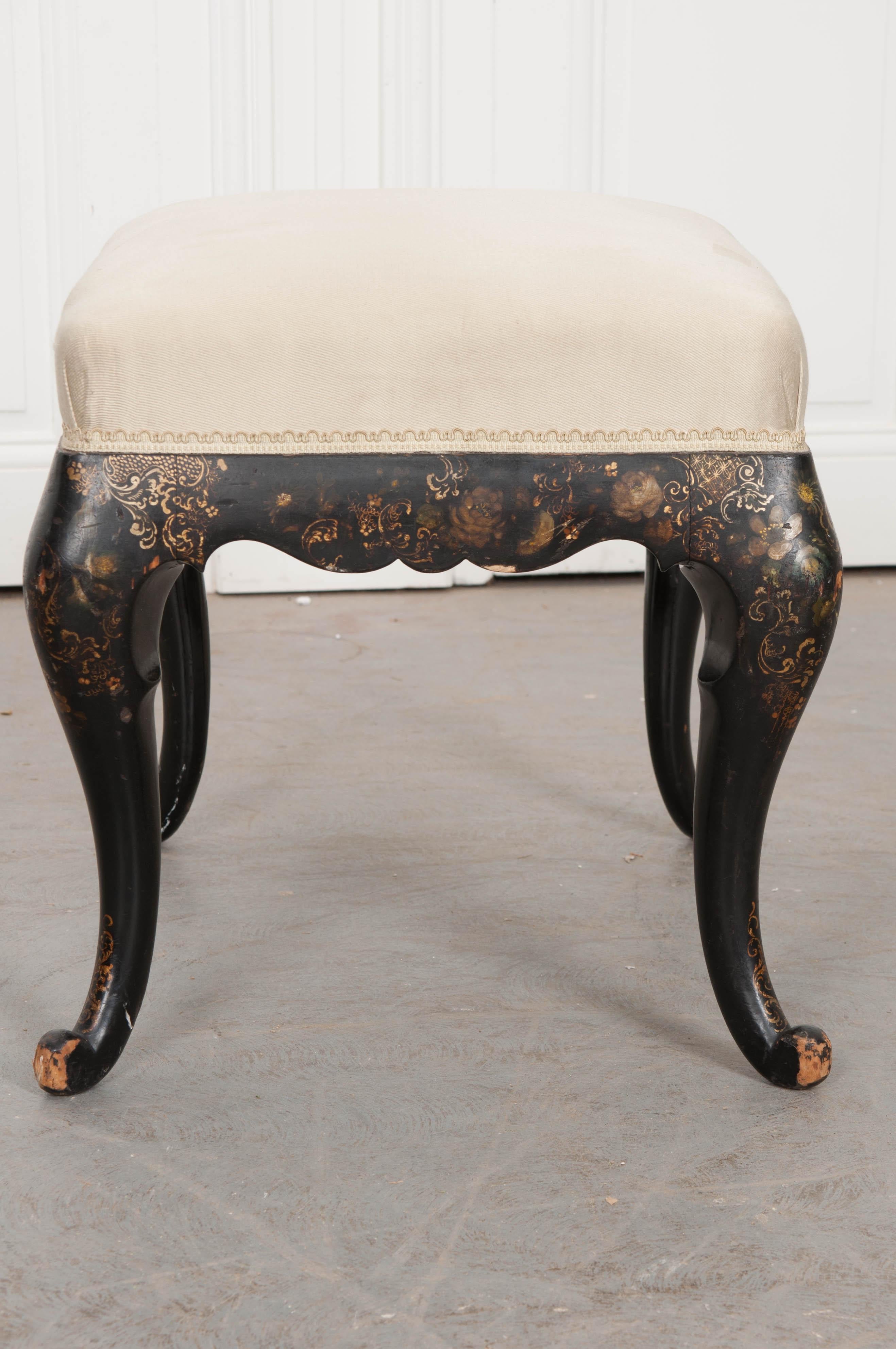 Early-20th Century English Chinoiserie Hand-Painted and Cabriole Leg Stool For Sale 3