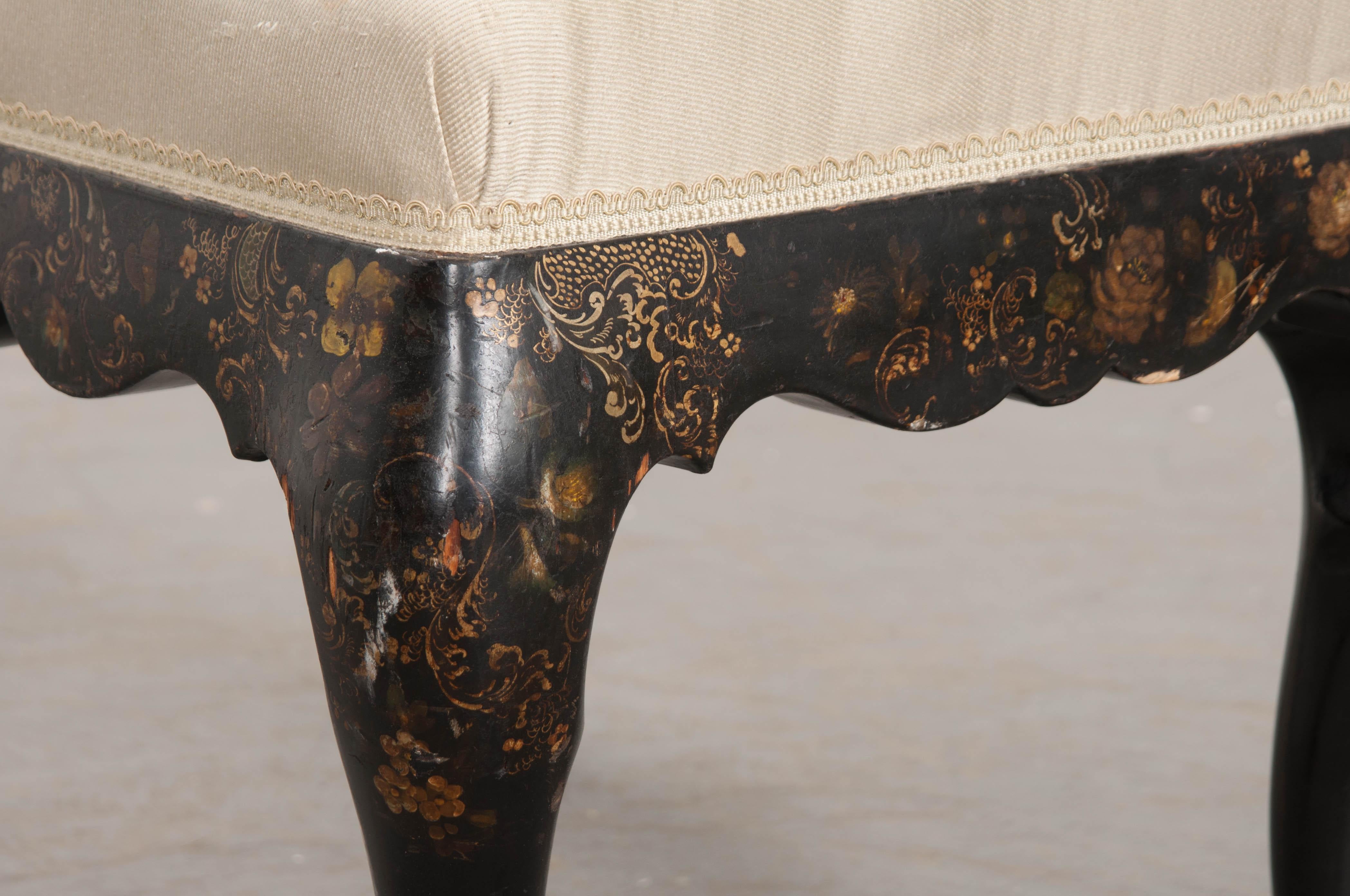 Early-20th Century English Chinoiserie Hand-Painted and Cabriole Leg Stool 4
