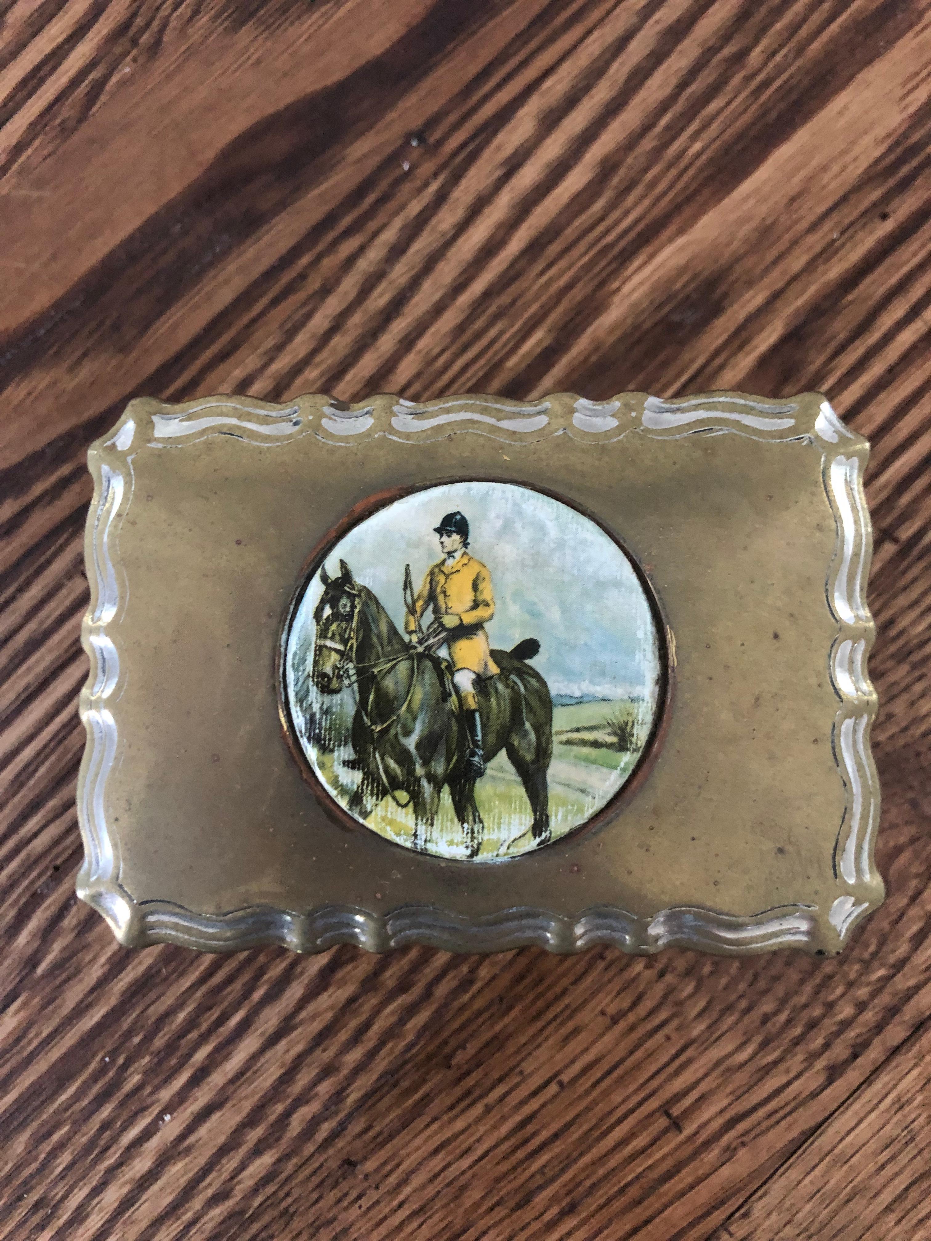 English Early 20th Century Hunting Scene on a Crystal Dresser Box Brass Lid For Sale 7