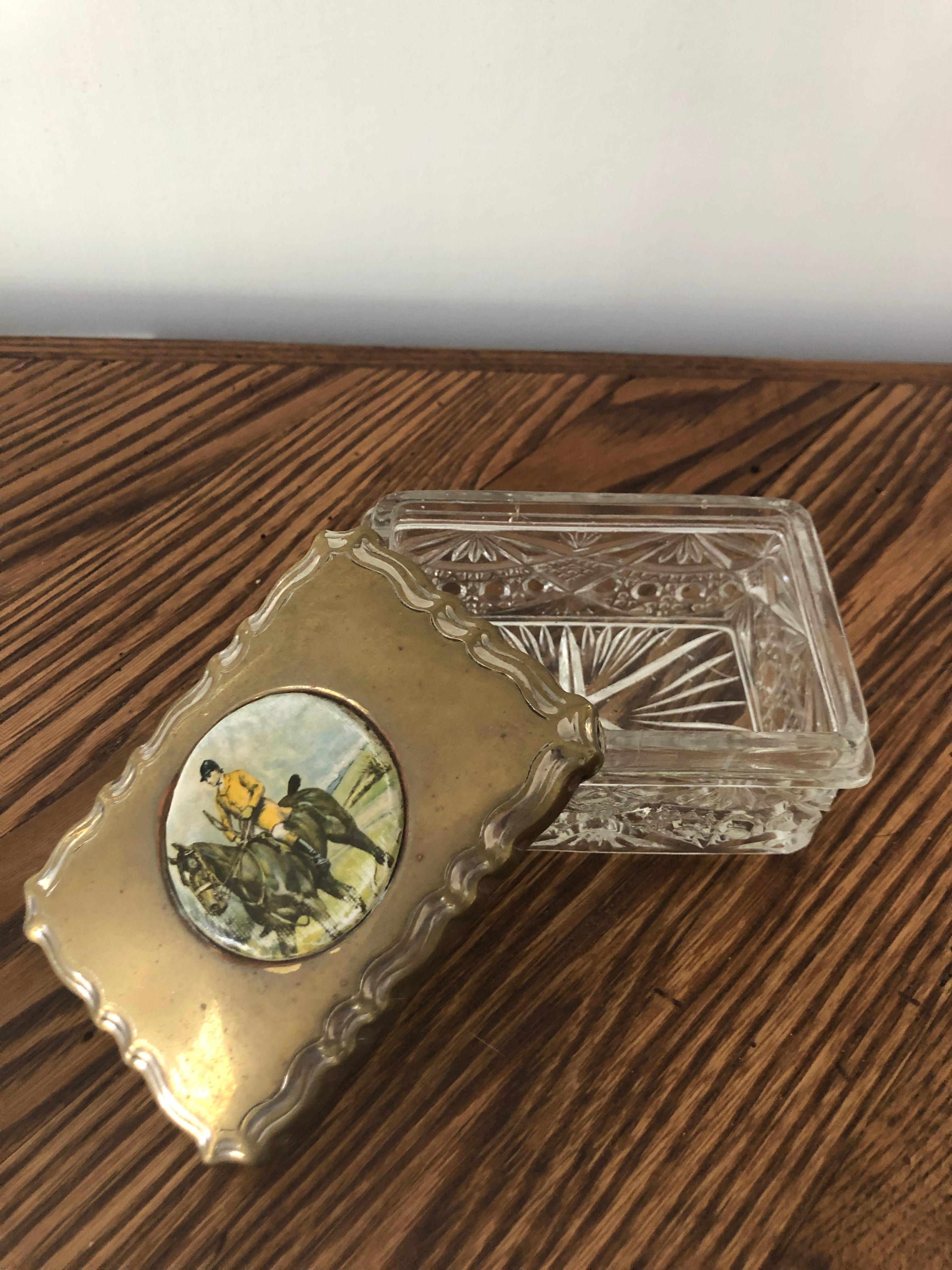 English Early 20th Century Hunting Scene on a Crystal Dresser Box Brass Lid For Sale 8